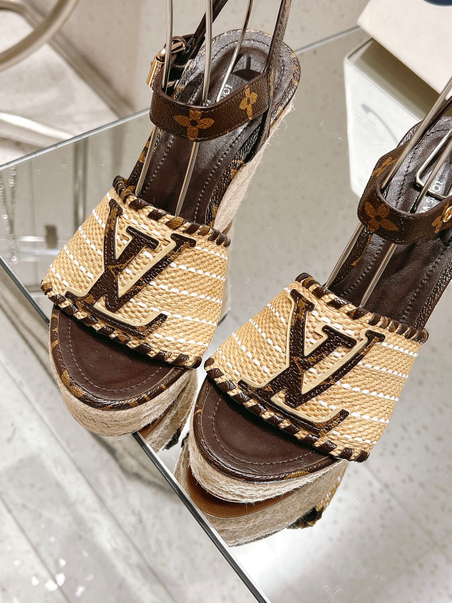 Louis Vuitton New Straw Heel Sandals - Image 7