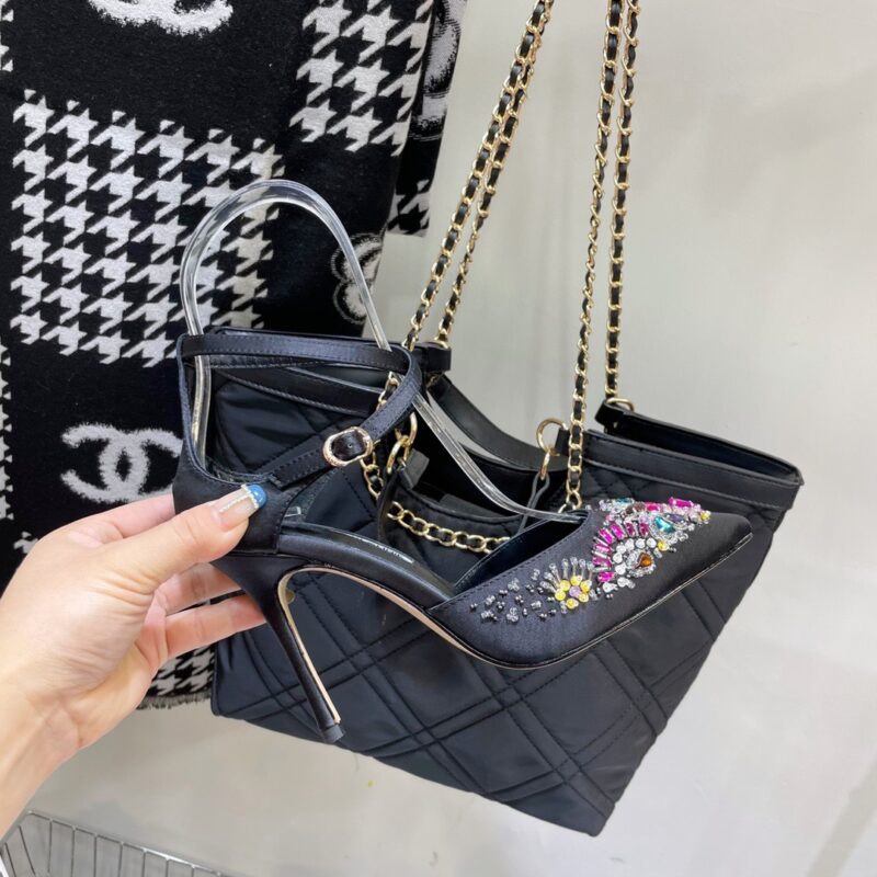 Manolo Blahnik 2023 Lutara Sandals