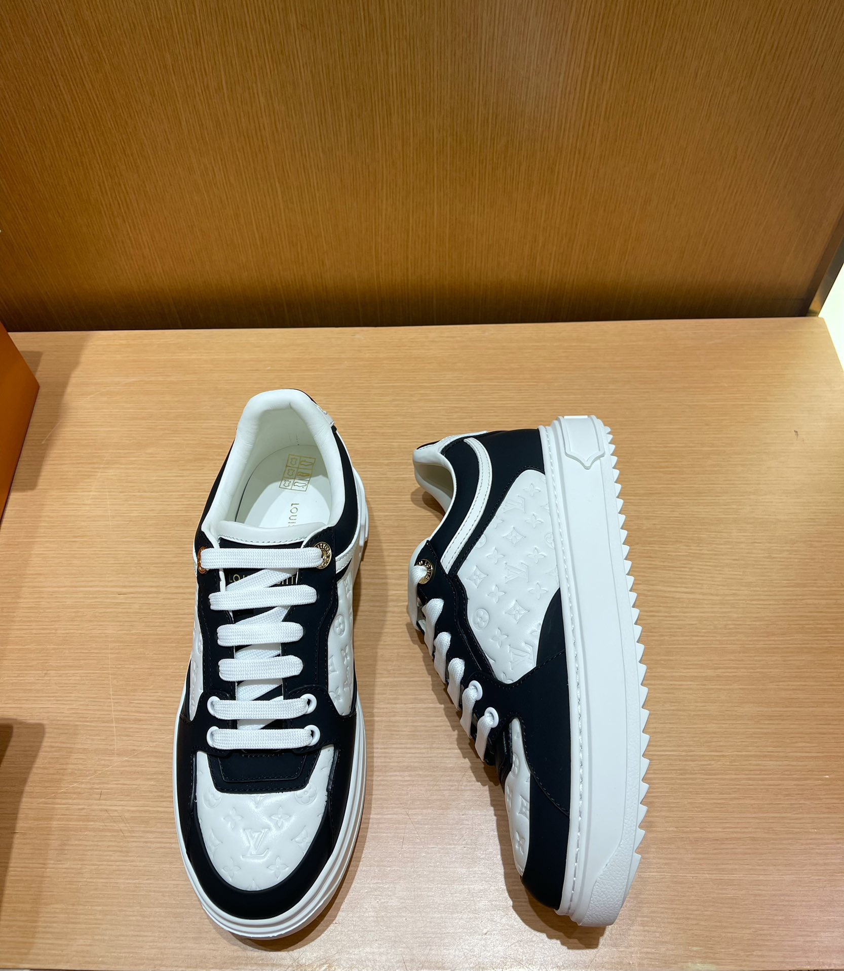 Louis Vuitton 2023 New Trainers - Image 3