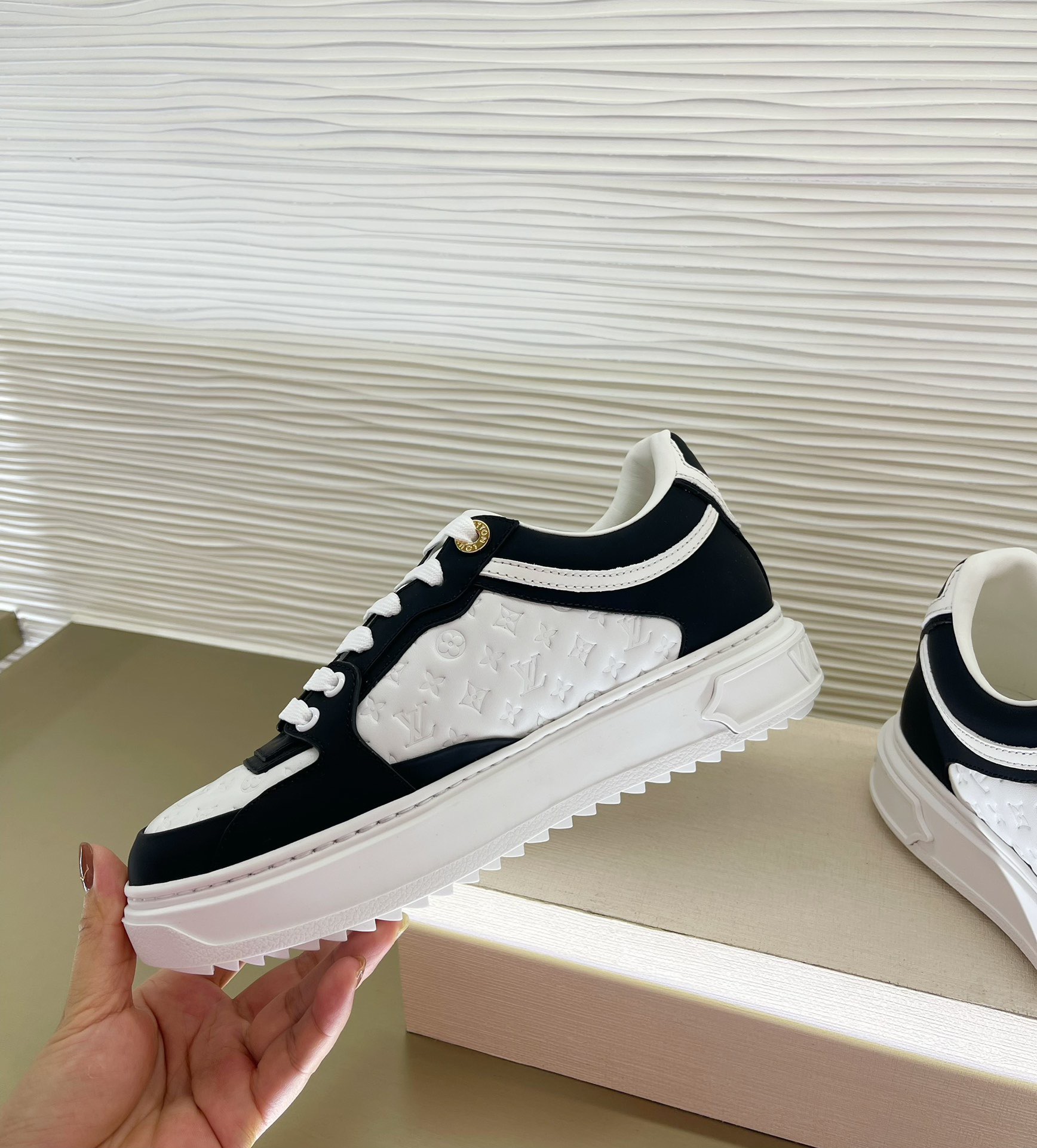 Louis Vuitton 2023 New Trainers - Image 5