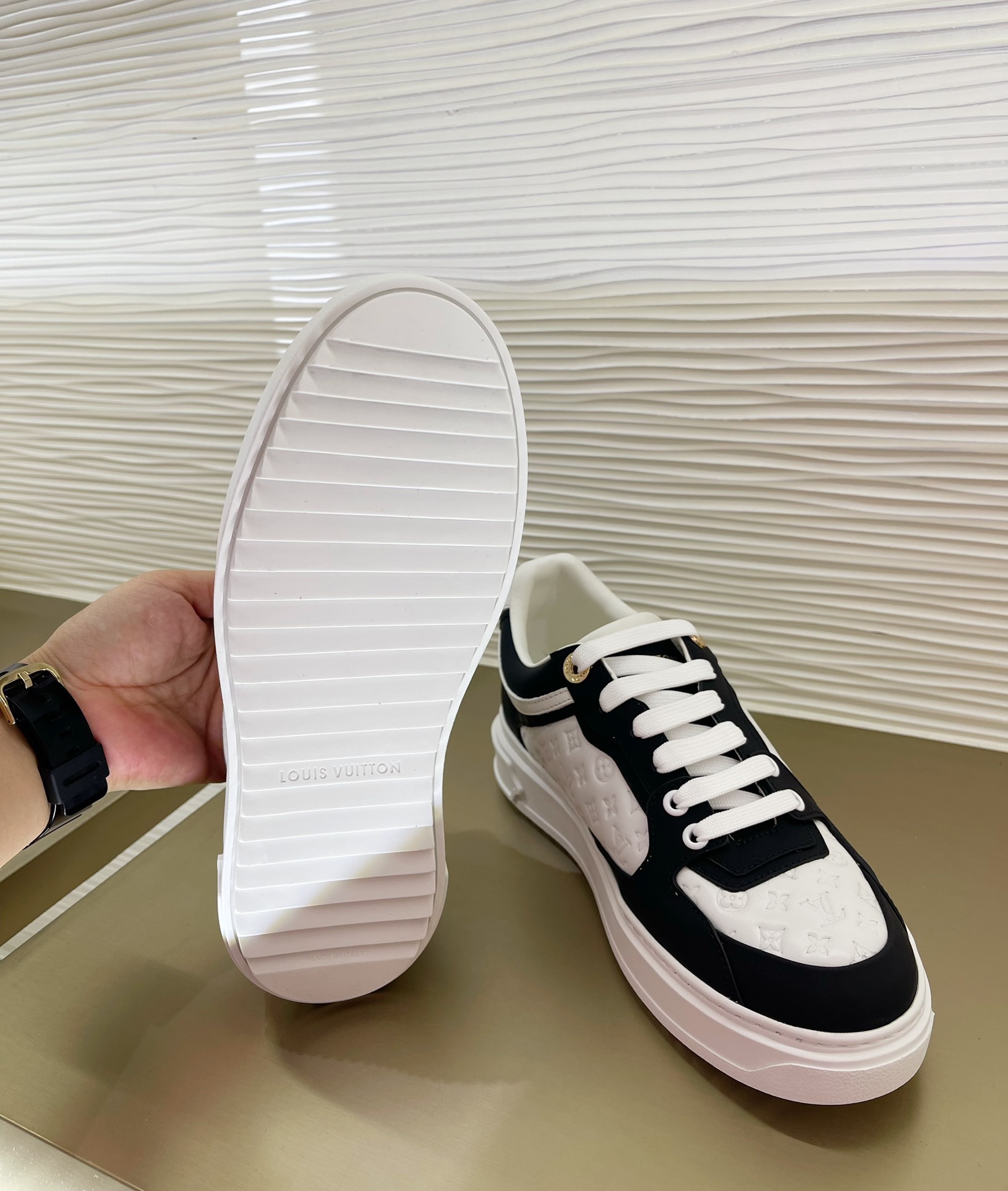 Louis Vuitton 2023 New Trainers - Image 8