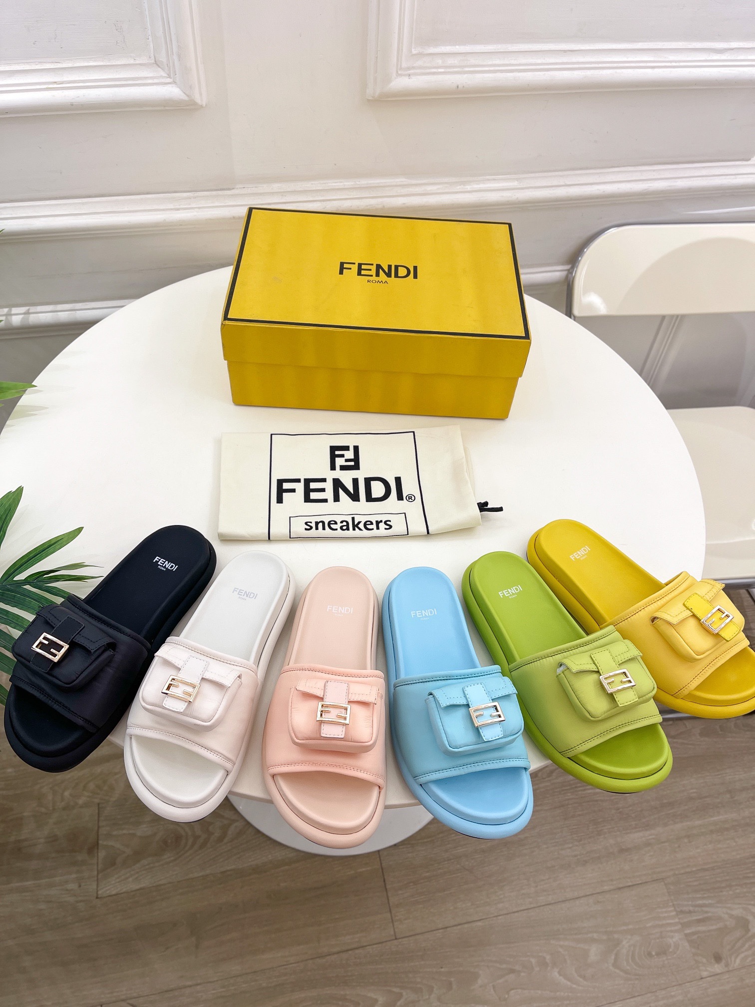 Fendi 2023 New Slippers - Image 10