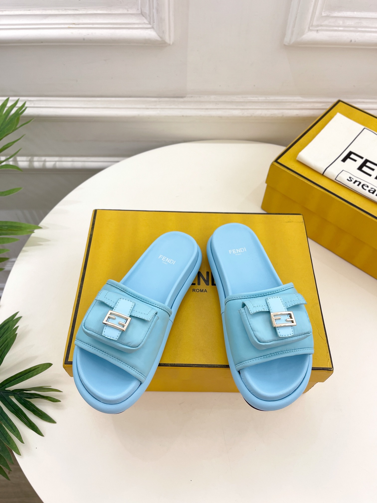 Fendi 2023 New Slippers - Image 4