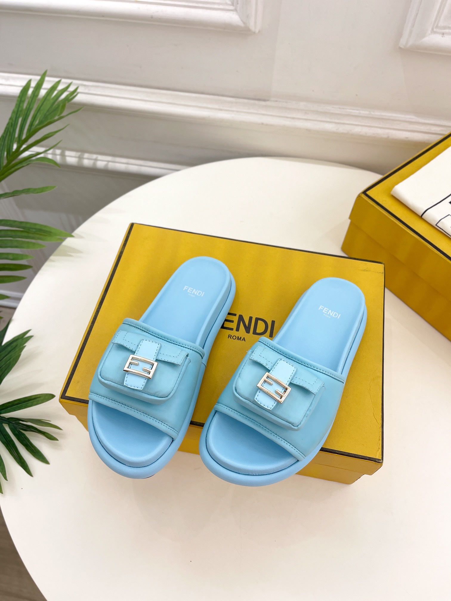 Fendi 2023 New Slippers - Image 5