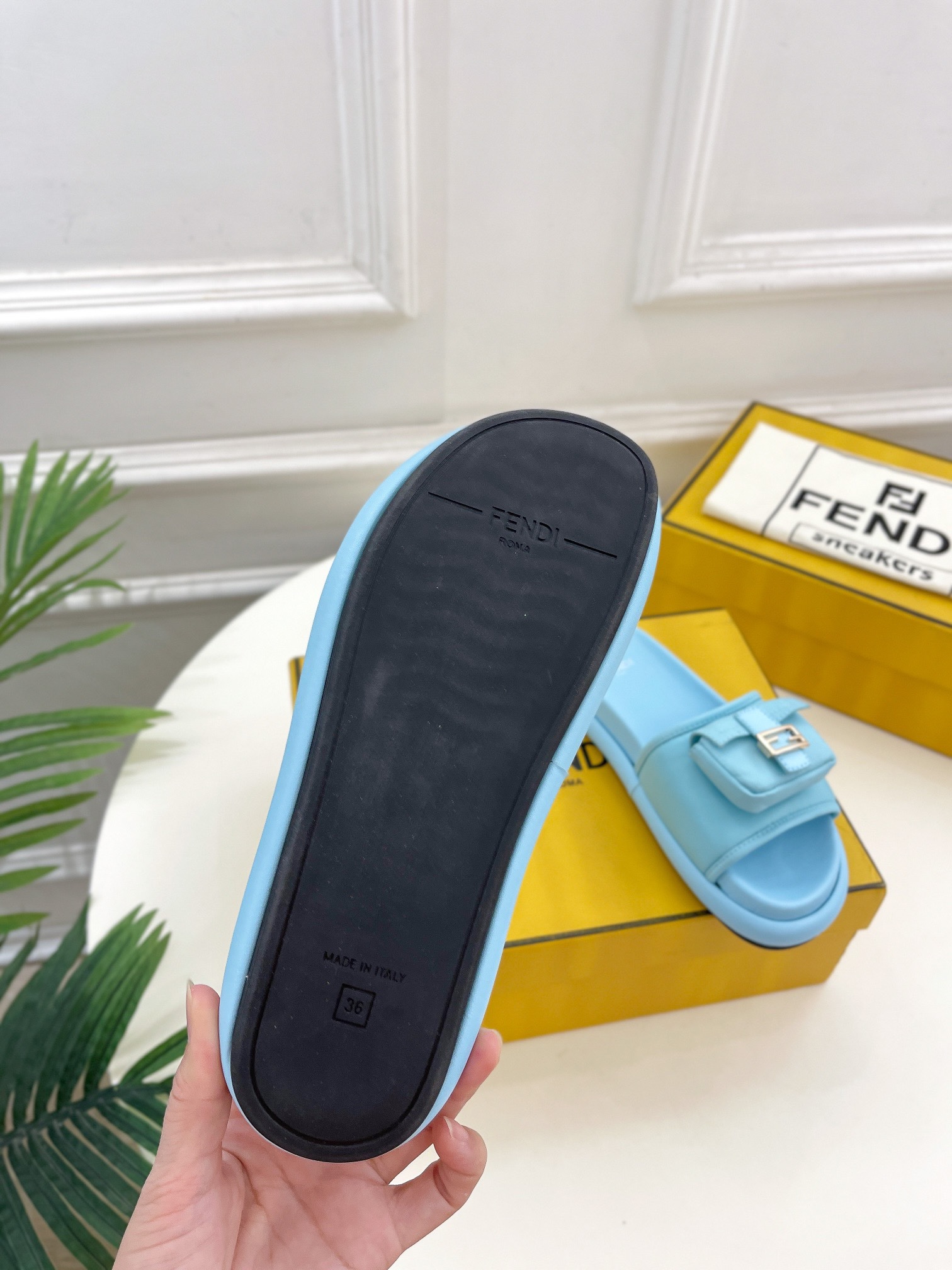 Fendi 2023 New Slippers - Image 9