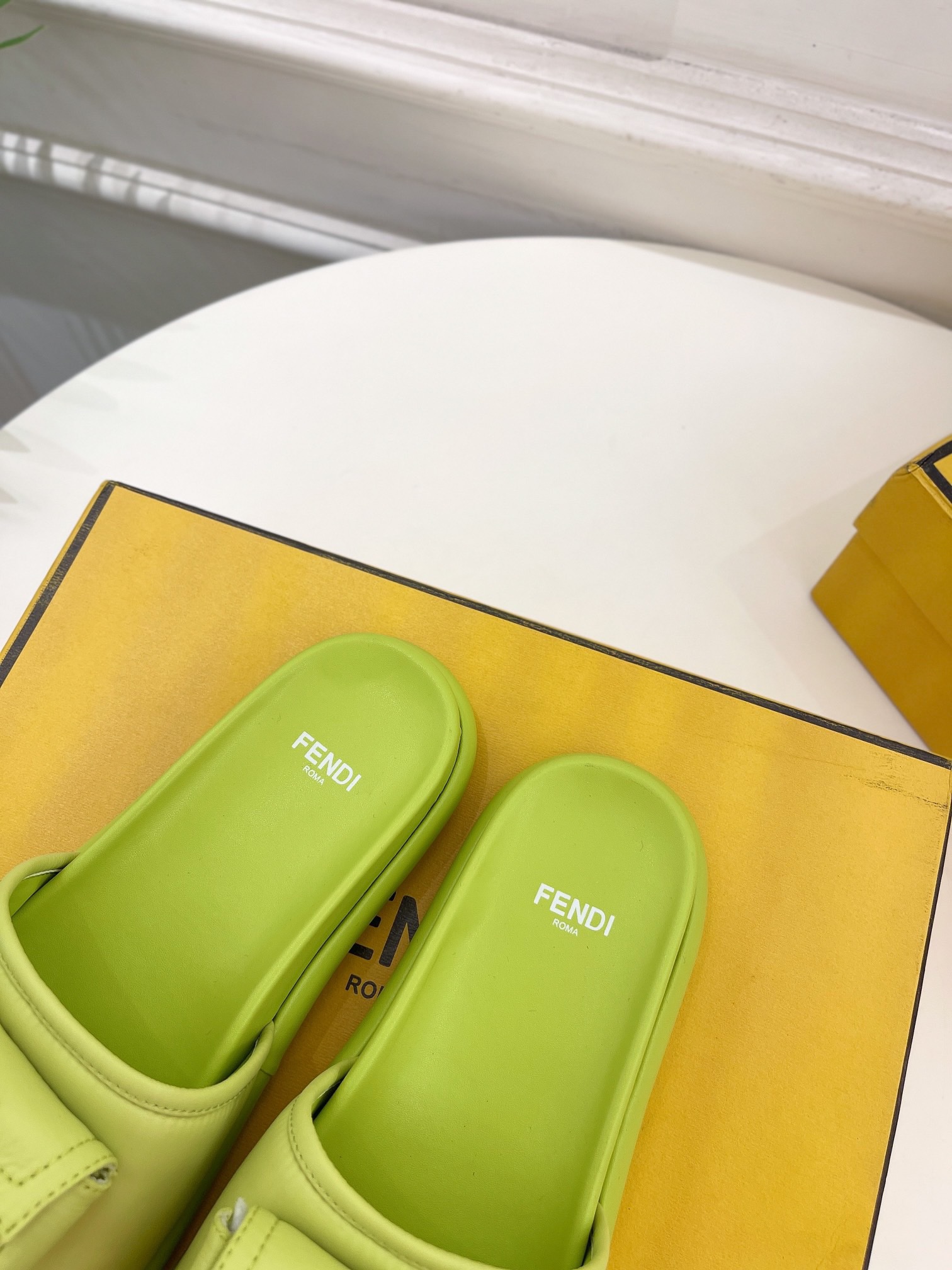 Fendi 2023 New Slippers - Image 8