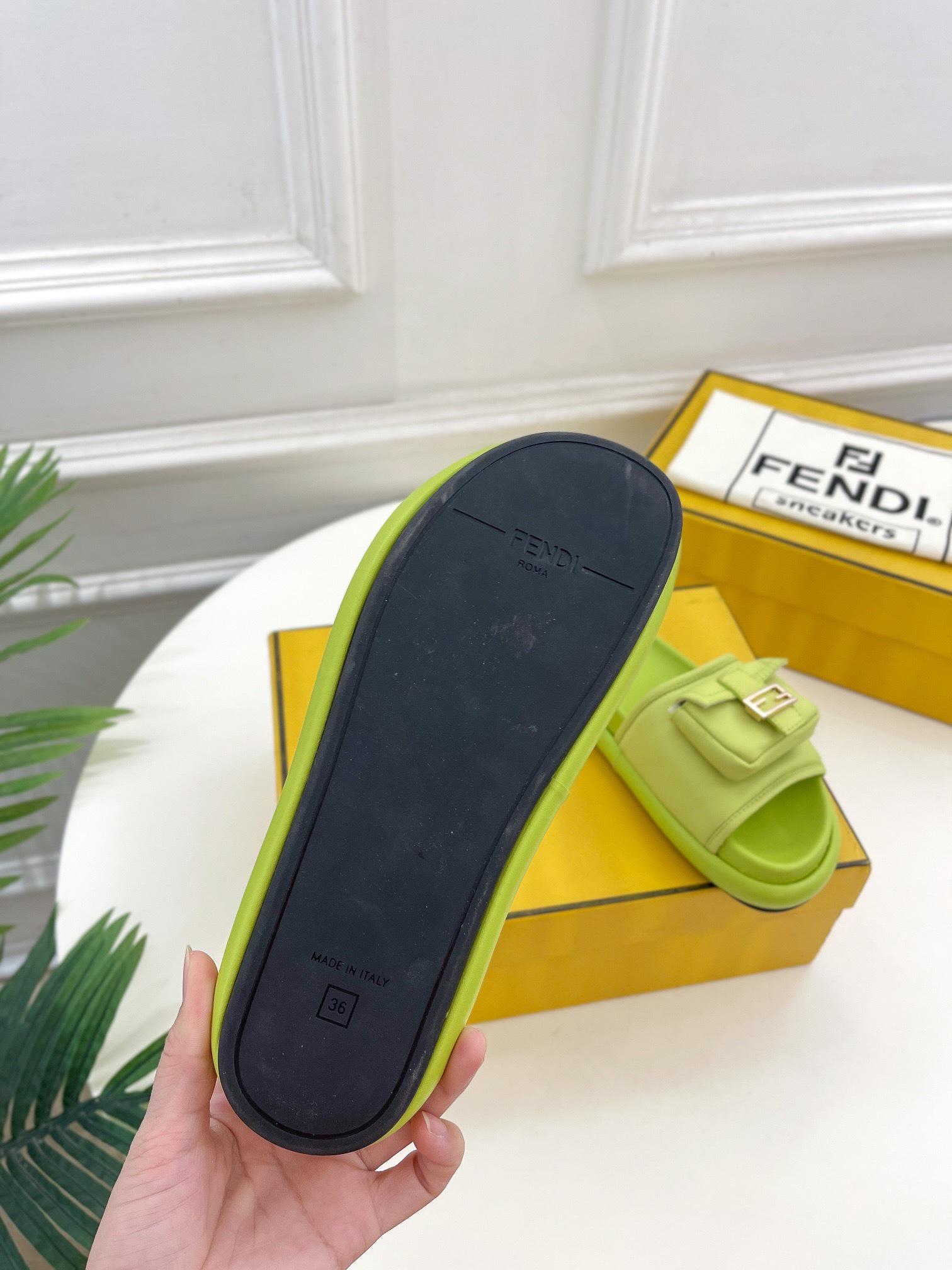 Fendi 2023 New Slippers - Image 9