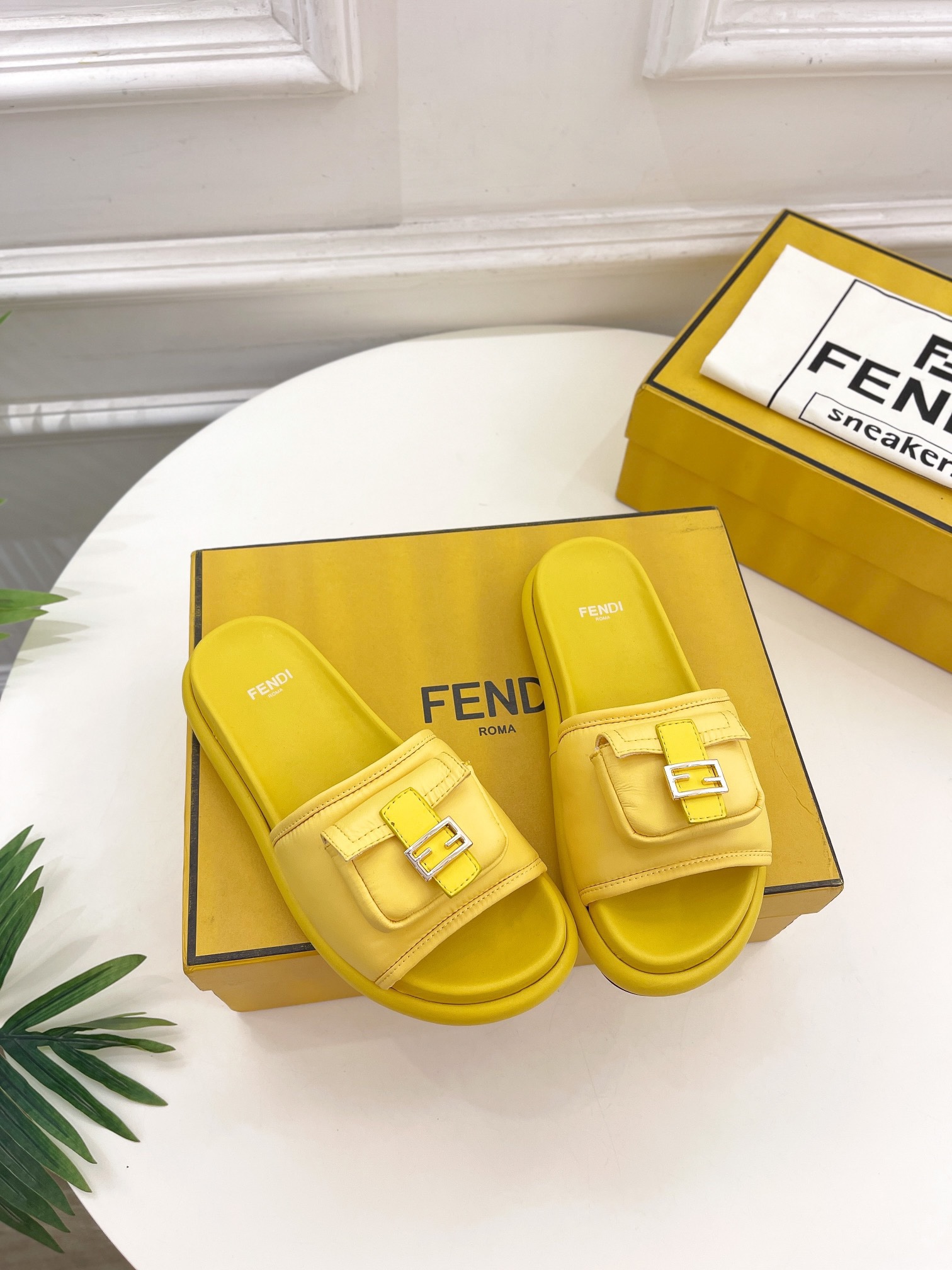 Fendi cheap roma slippers