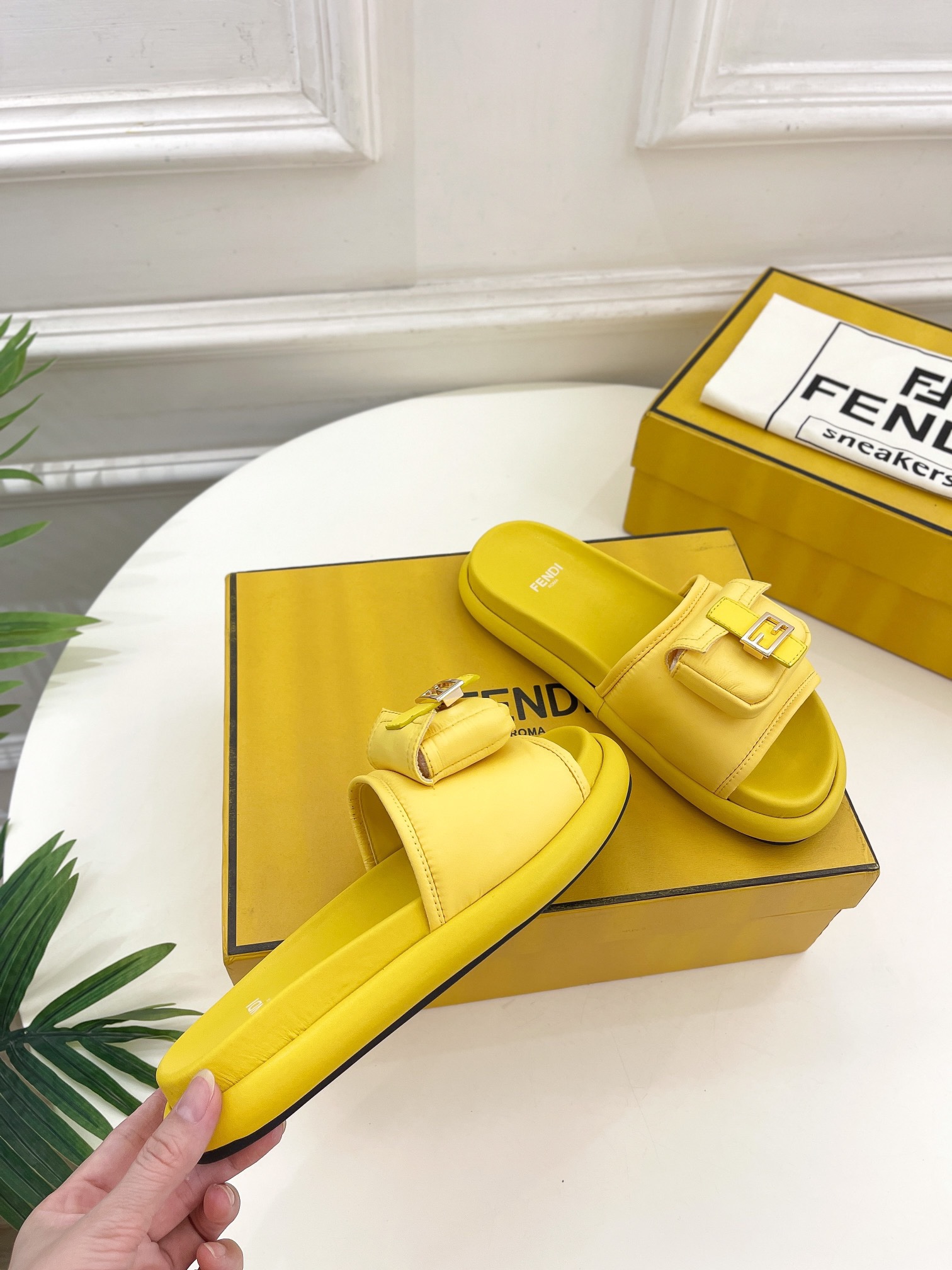 Fendi 2023 New Slippers - Image 6