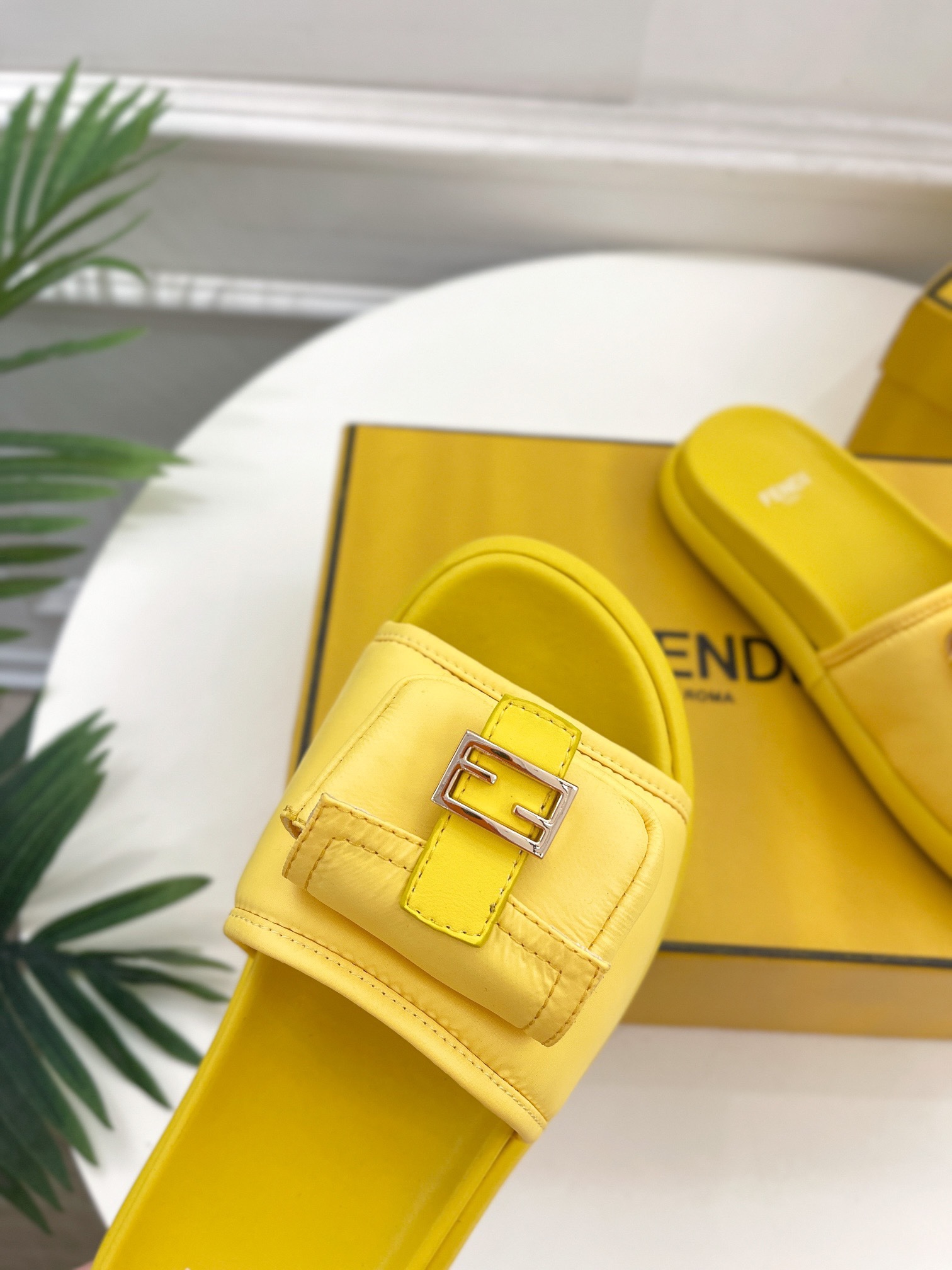 Fendi 2023 New Slippers - Image 7