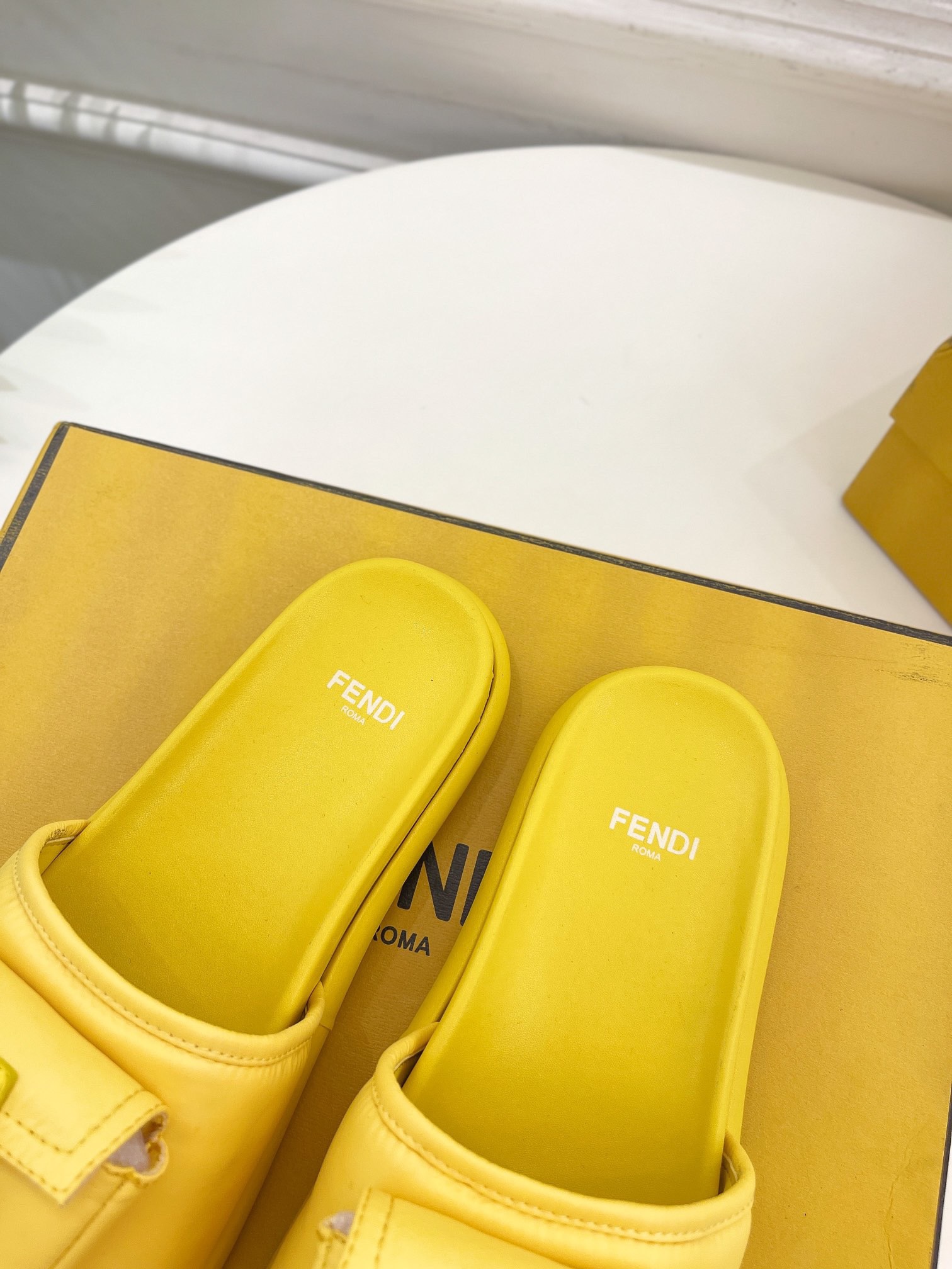 Fendi 2023 New Slippers - Image 8