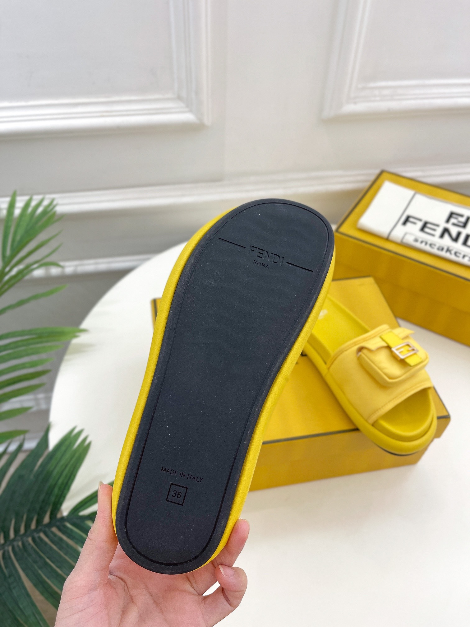Fendi 2023 New Slippers - Image 9