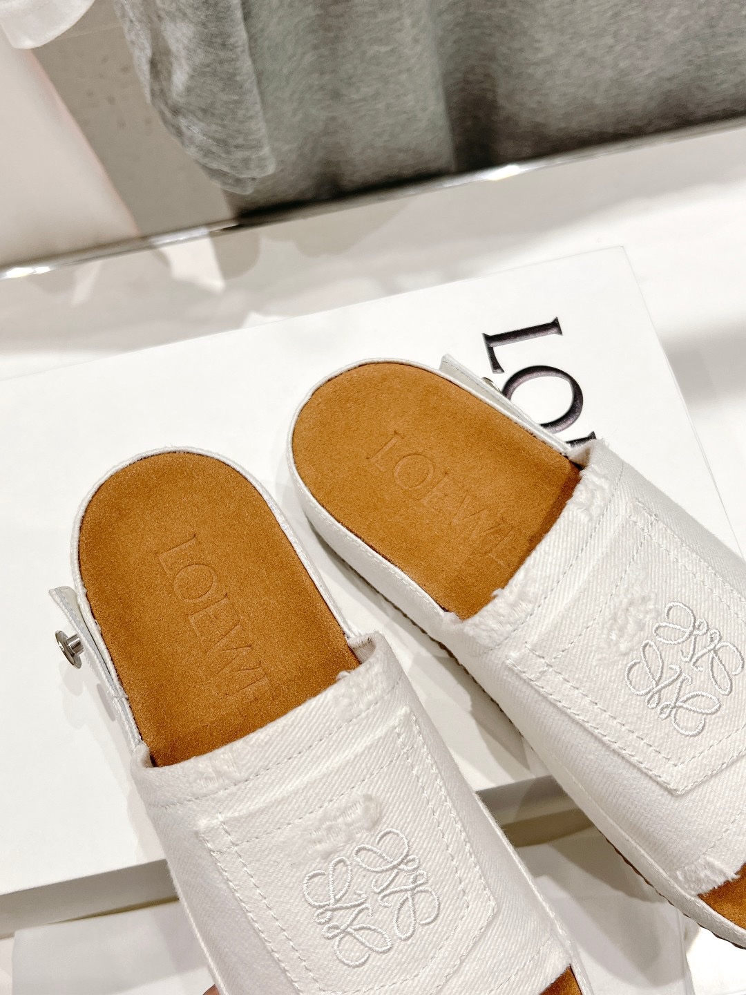 Loewe 2023 New Couple Models Sandals that - Image 7