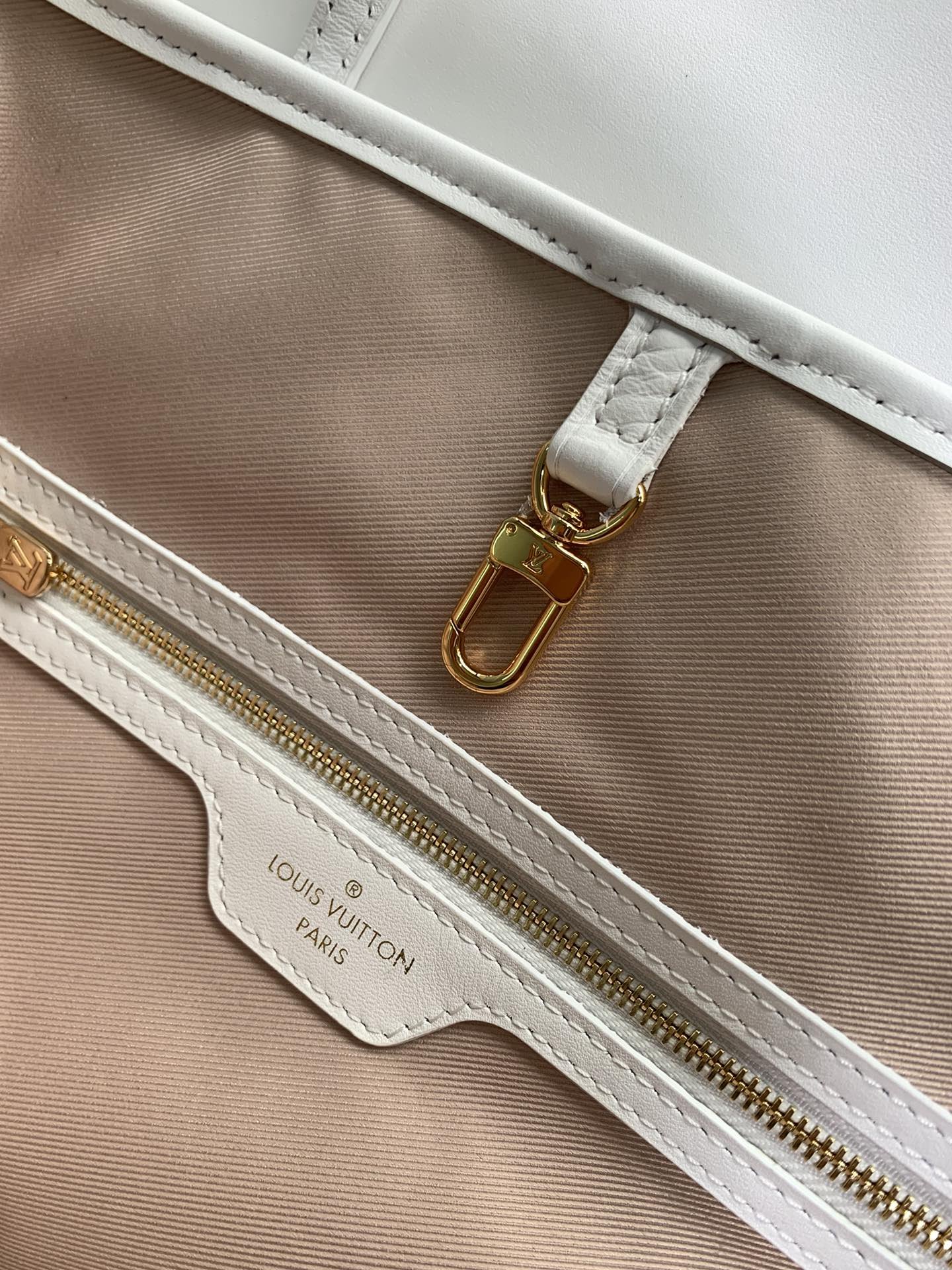 Louis Vuitton Neverful MM Handbag - Image 6