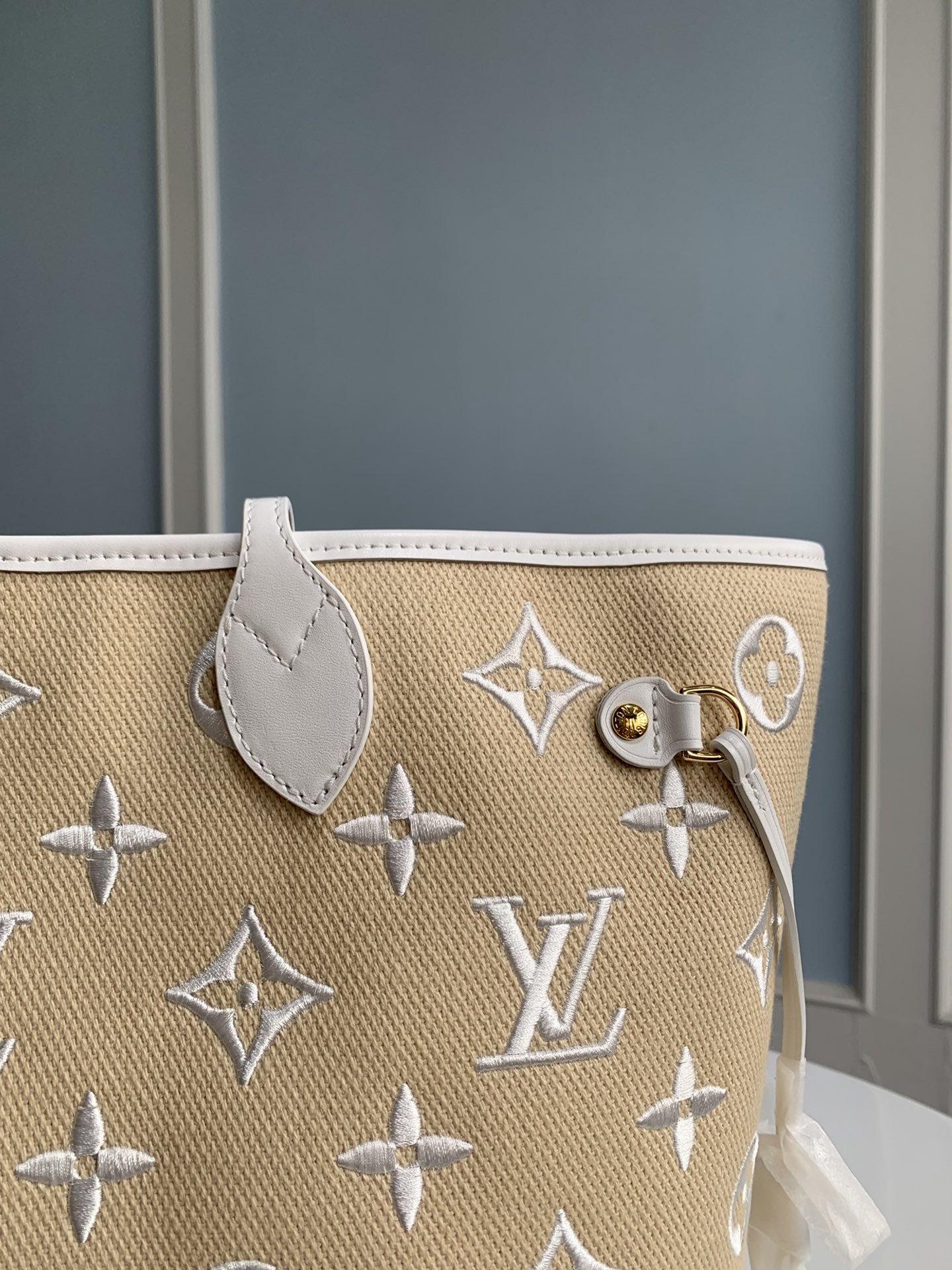 Louis Vuitton Neverful MM Handbag - Image 9