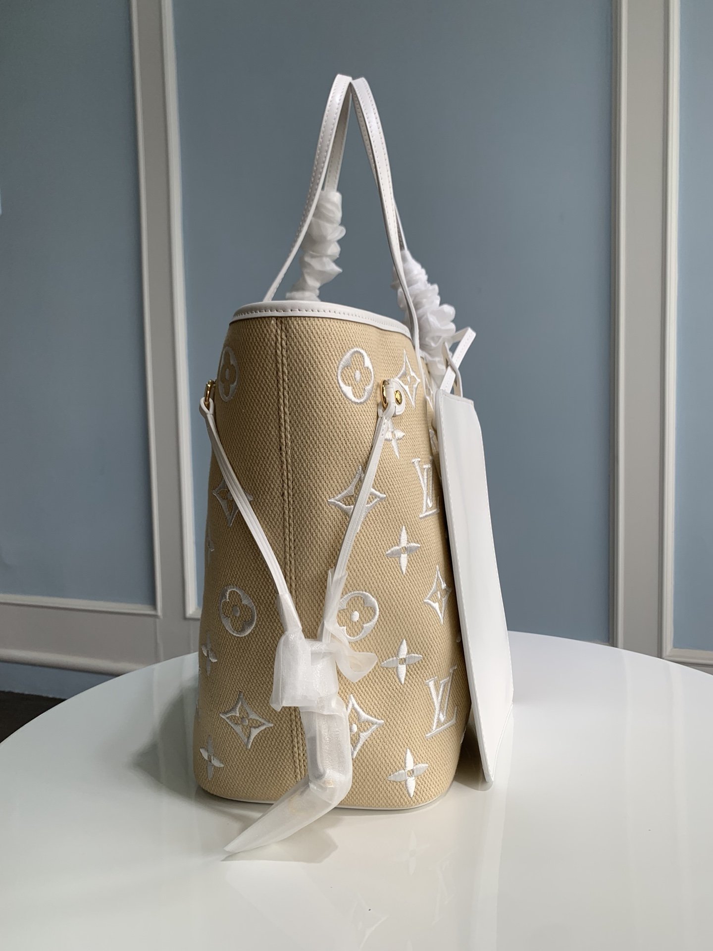 Louis Vuitton Neverful MM Handbag - Image 4