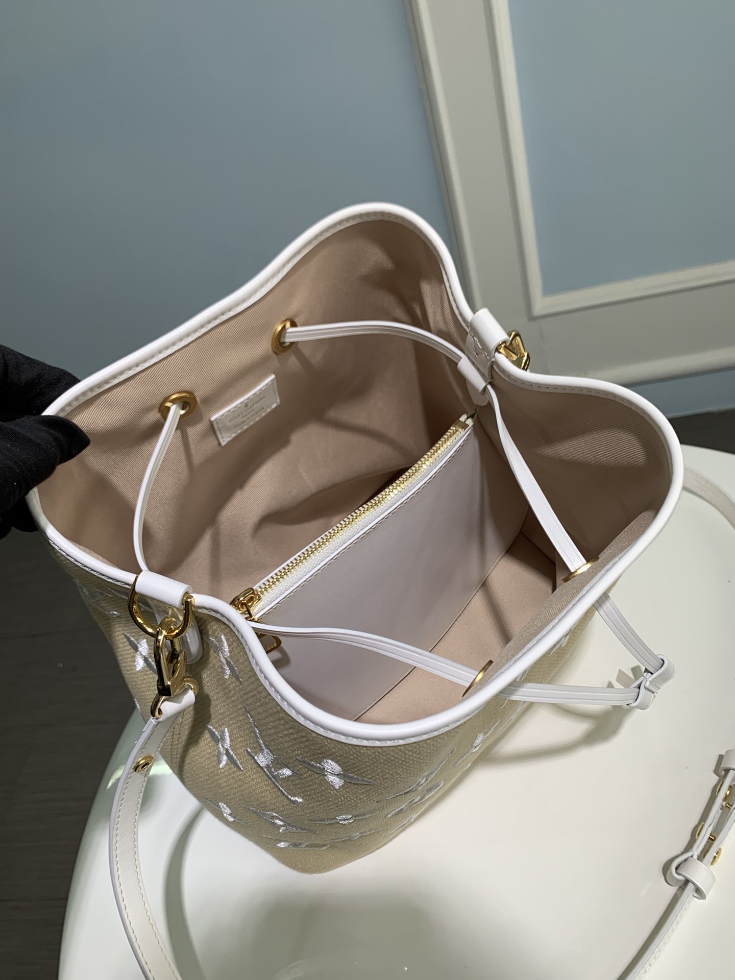 Louis Vuitton Bucket Bag - Image 5