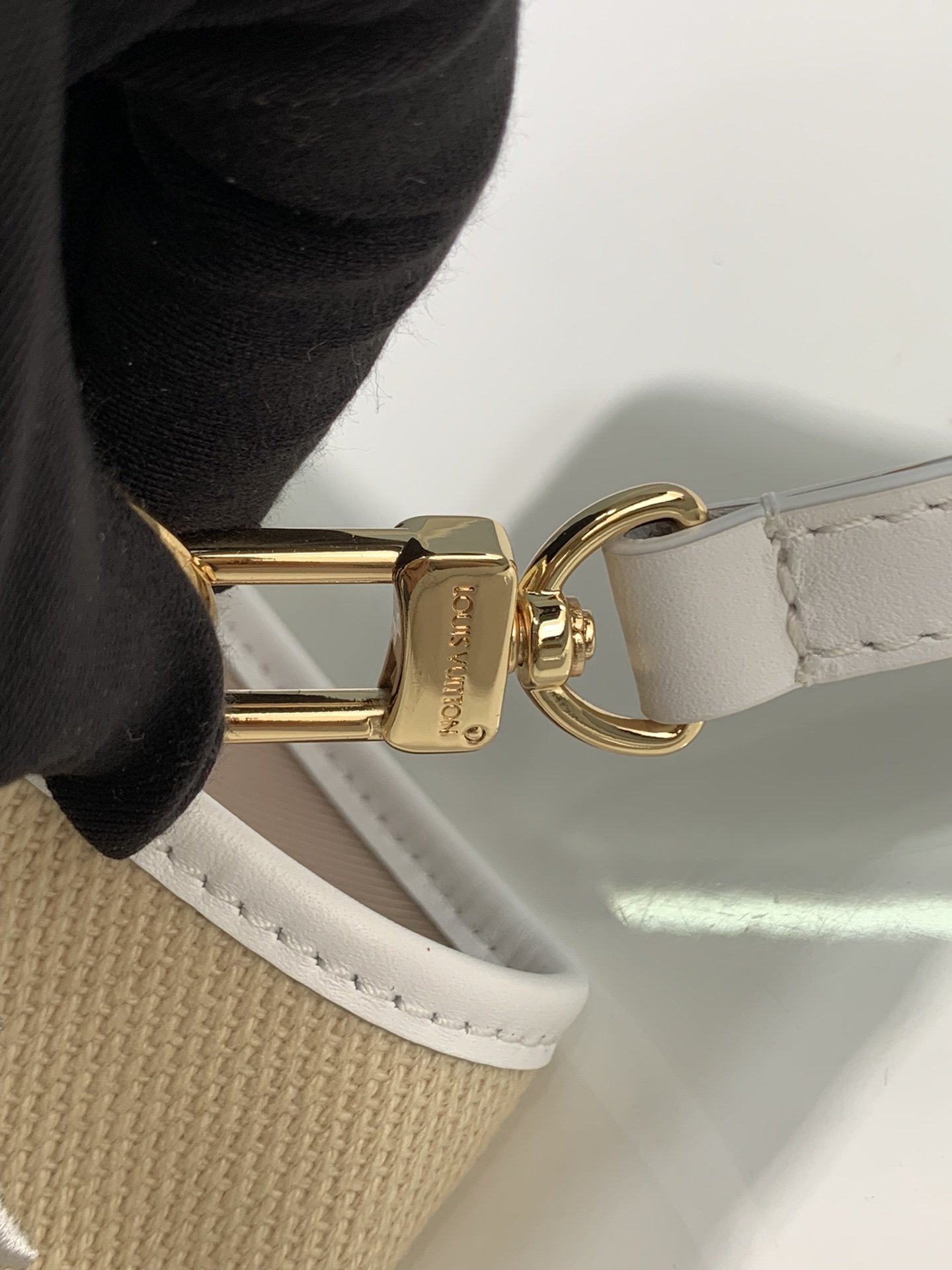 Louis Vuitton Bucket Bag - Image 8