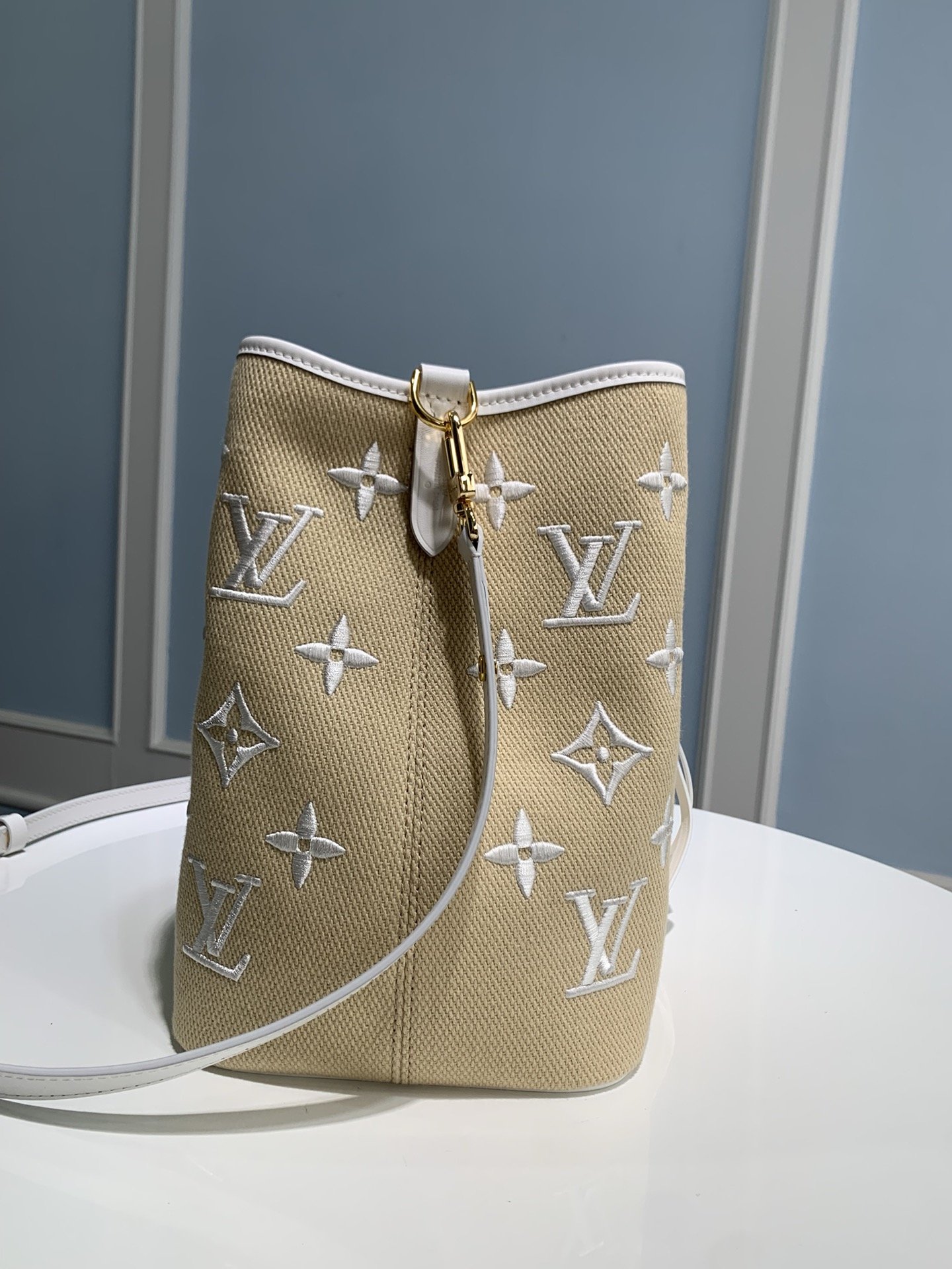 Louis Vuitton Bucket Bag - Image 4