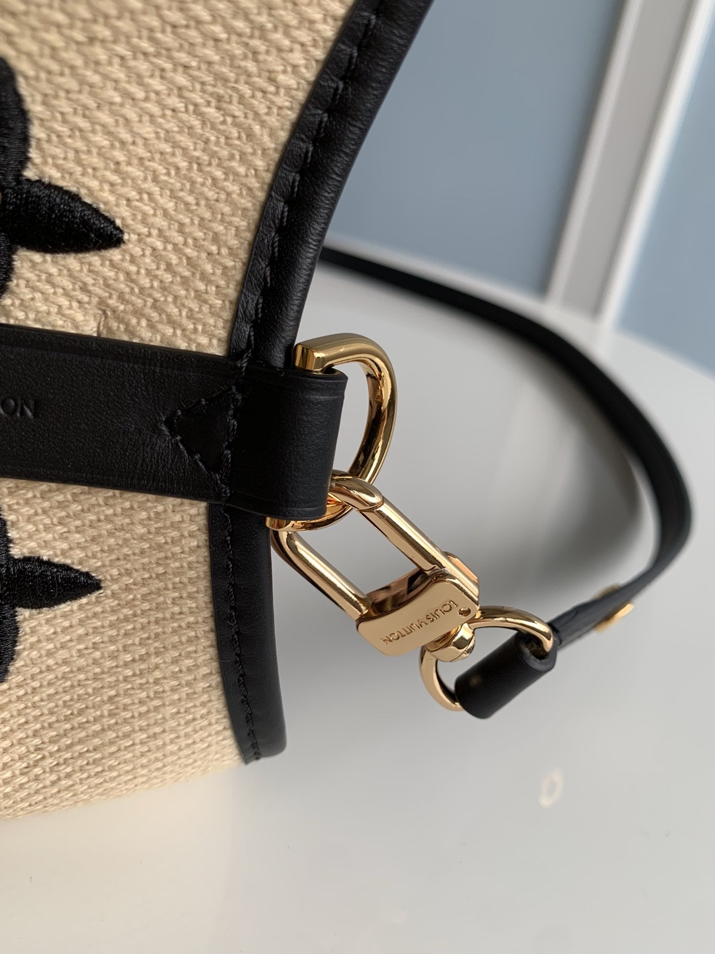 Louis Vuitton Neo Noe Bucket Bag - Image 8