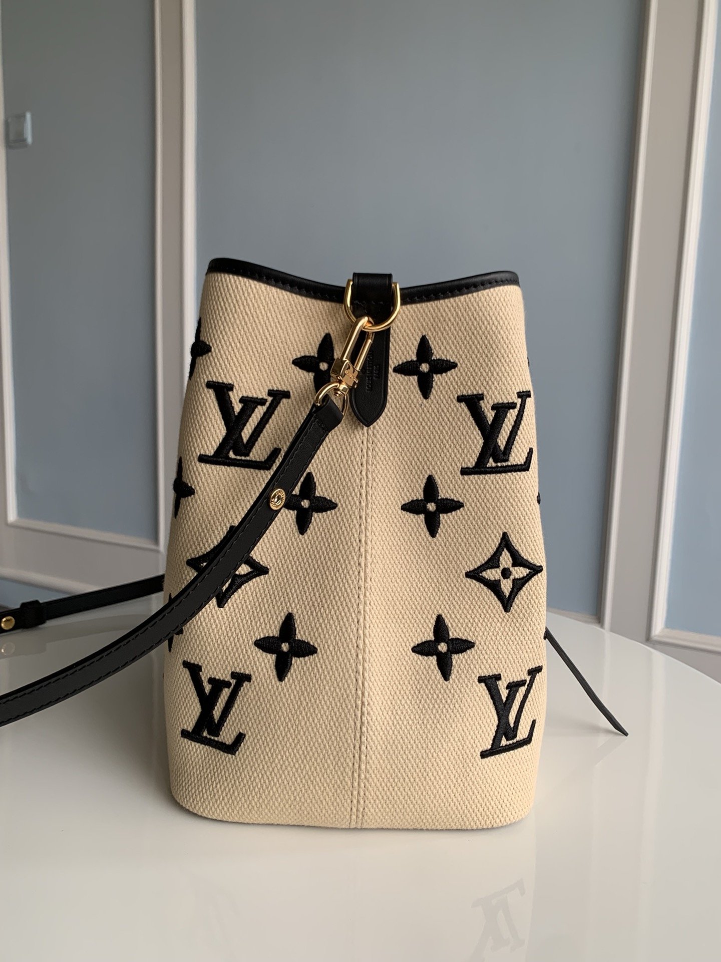 Louis Vuitton Neo Noe Bucket Bag - Image 3