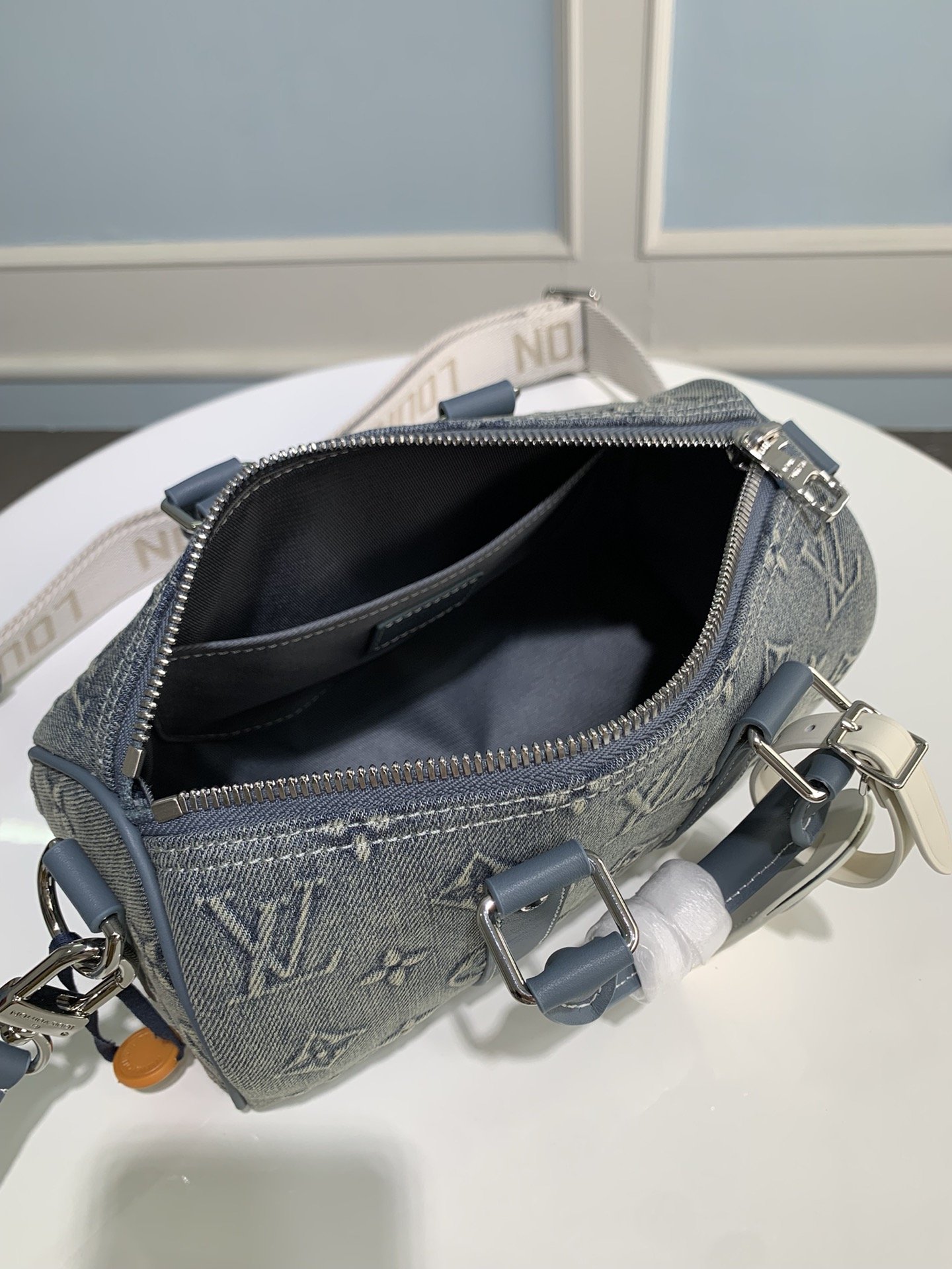 Louis Vuitton Keepall Bandoulière - Image 8