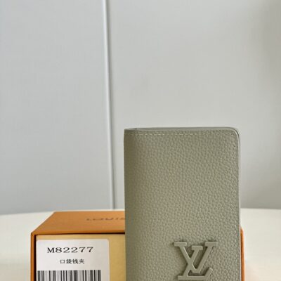 Louis Vuitton  Aerogram Aerogram Card Holder