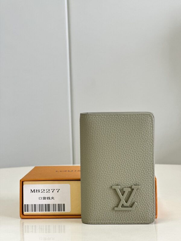 Louis Vuitton  Aerogram Aerogram Card Holder