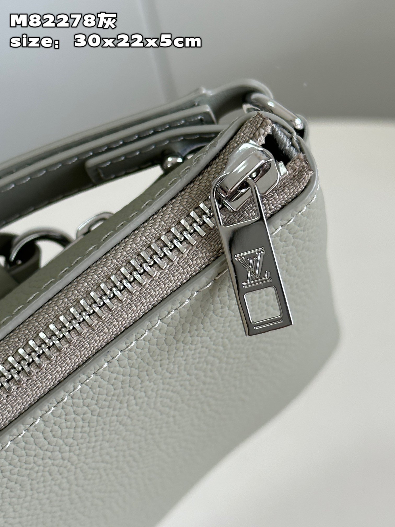 Louis Vuitton Aerogram Takeoff Clutch Bag - Image 4