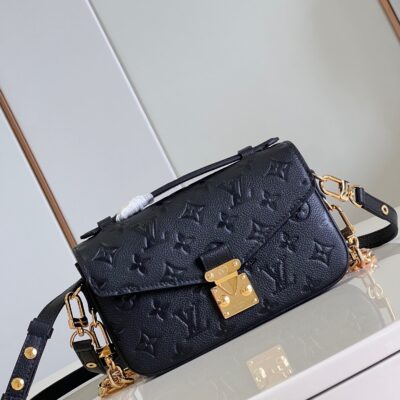 Louis Vuitton Pochette Métis East West Handbag