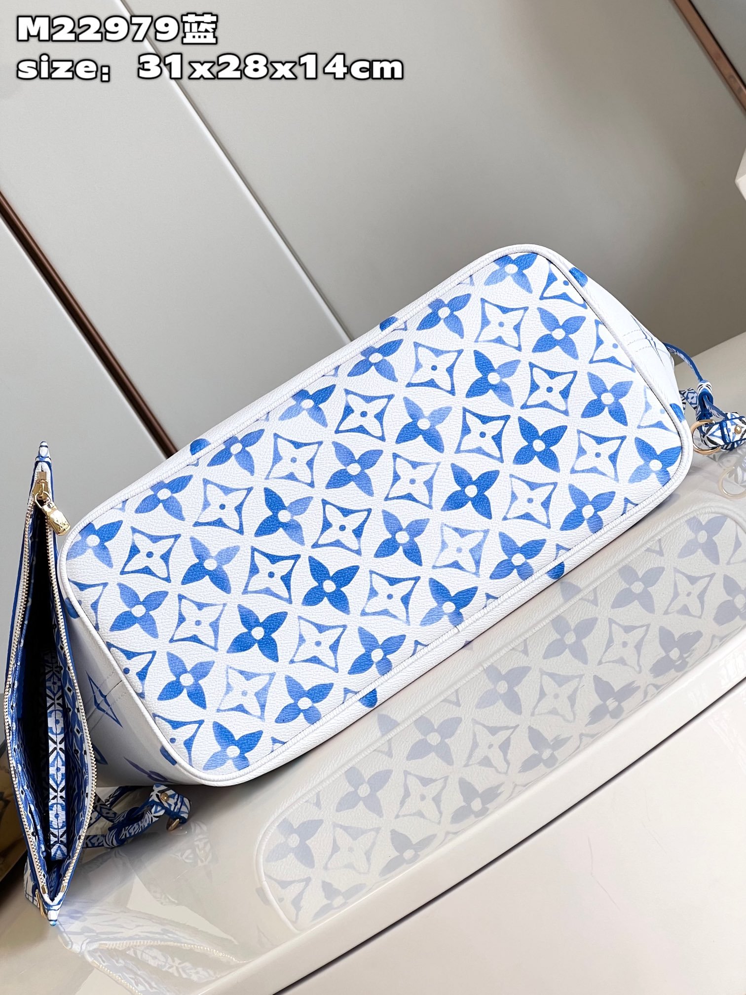 Louis Vuitton Neverfull Medium-sized Handbag - Image 5