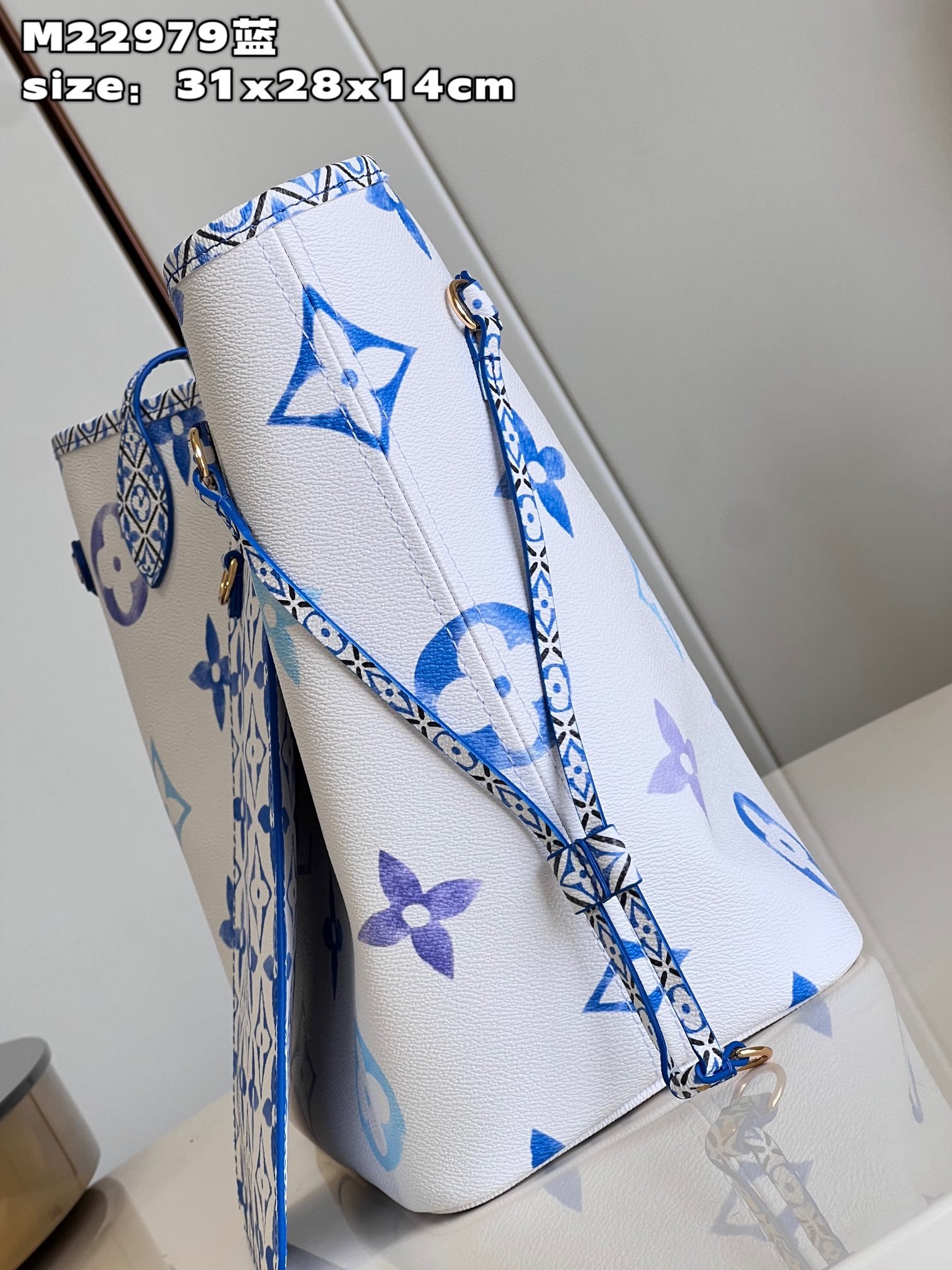 Louis Vuitton Neverfull Medium-sized Handbag - Image 6