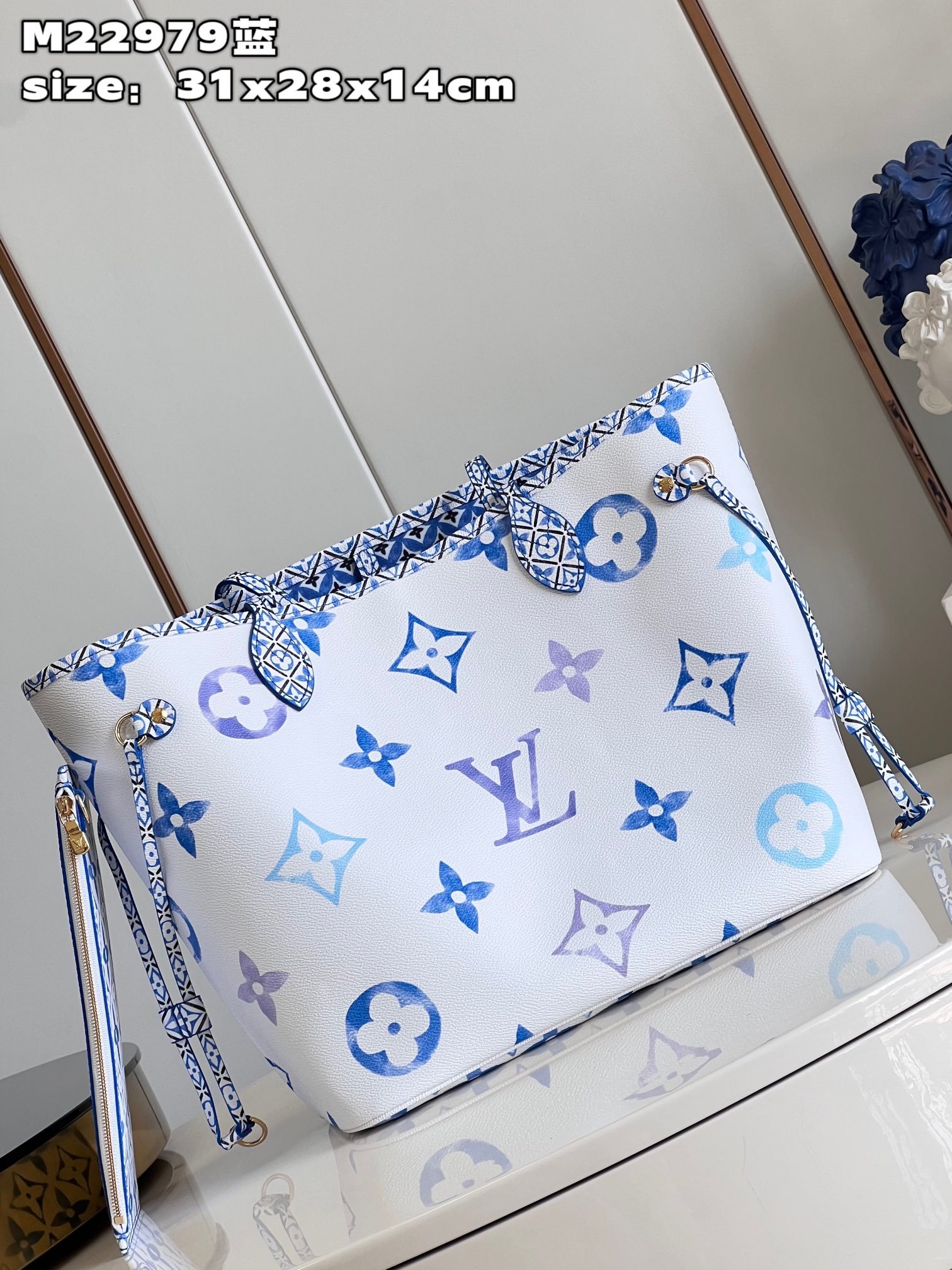 Louis Vuitton Neverfull Medium-sized Handbag - Image 3