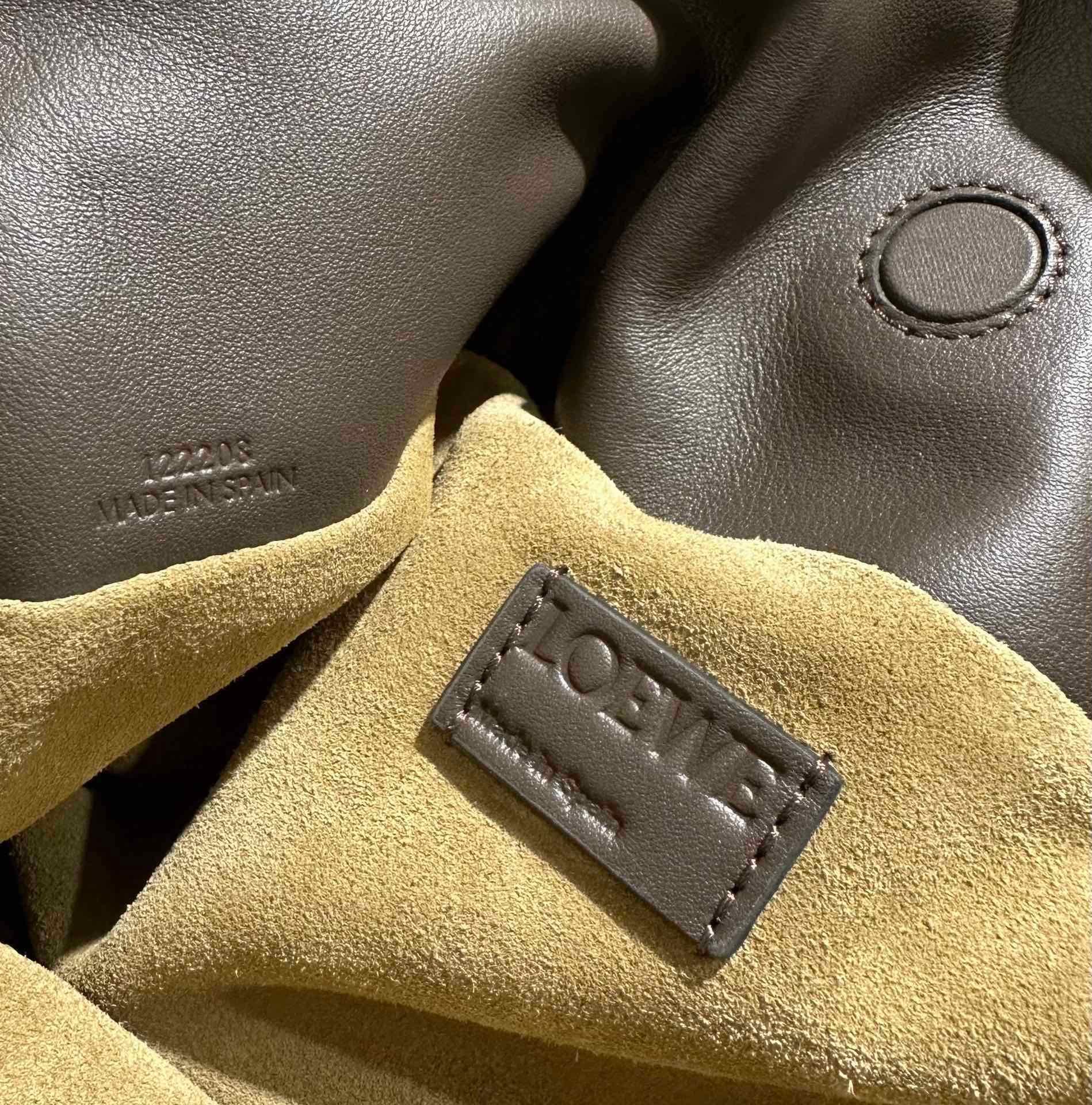 Loewe Medium-sized Flamenco Lucky Bag - Image 4