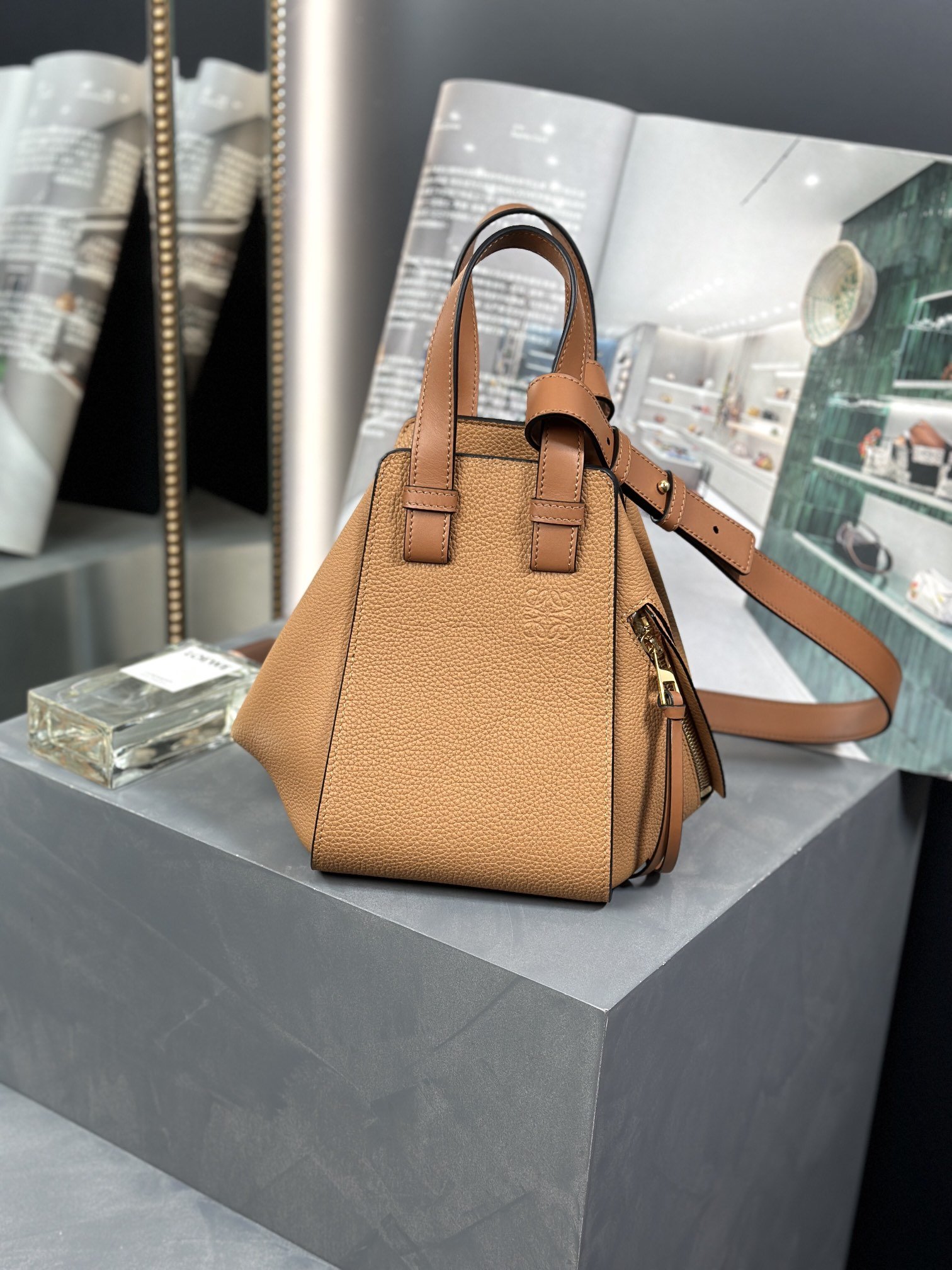 Loewe Hammock Bag - Image 7