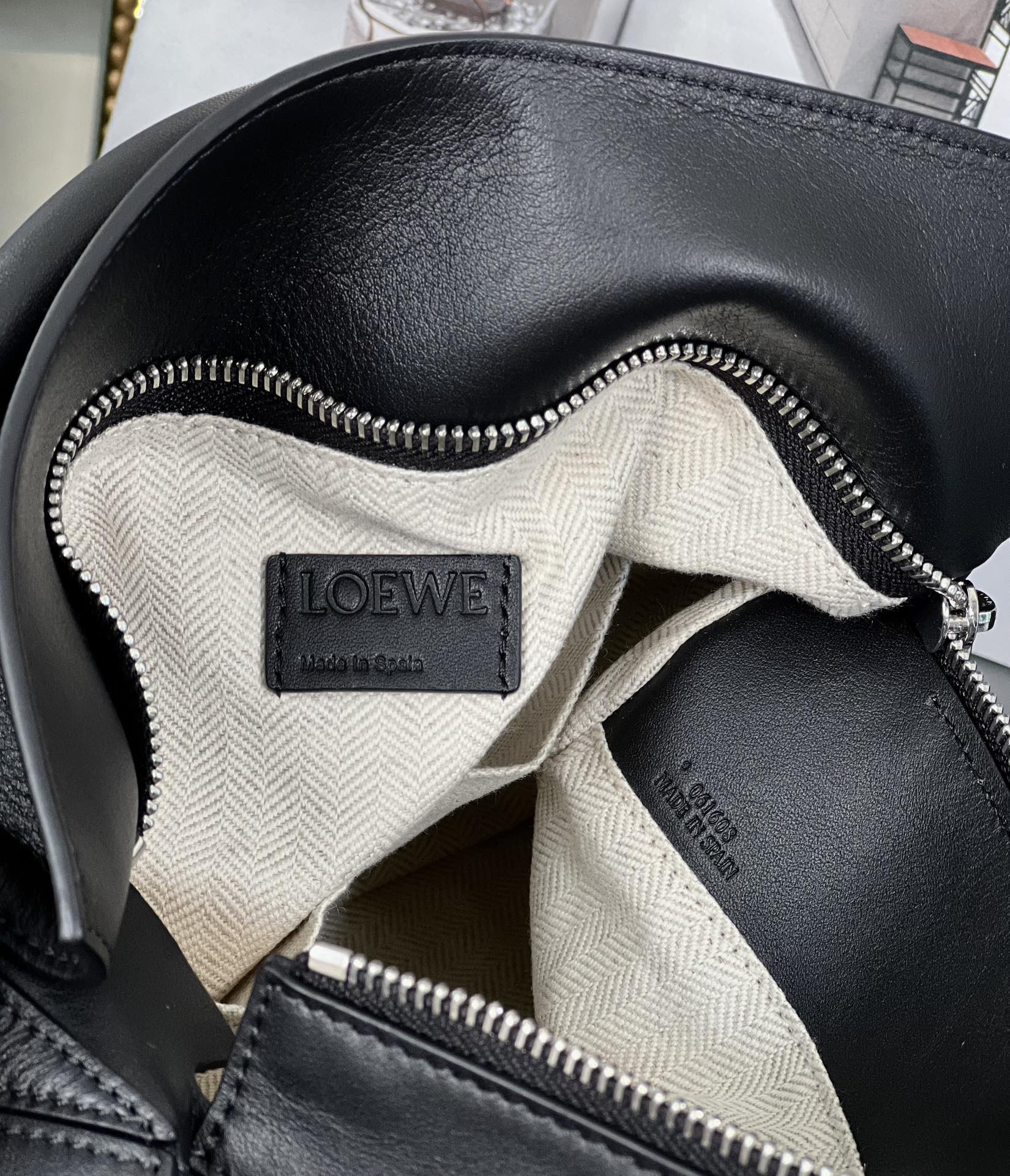 Loewe Classic Puzzle Medium Handbag - Image 6