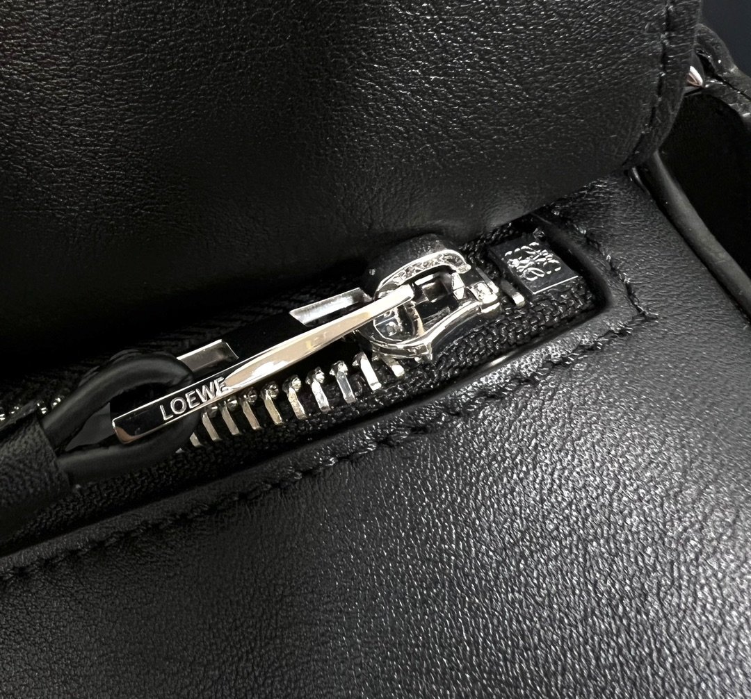 Loewe Classic Puzzle Medium Handbag - Image 4