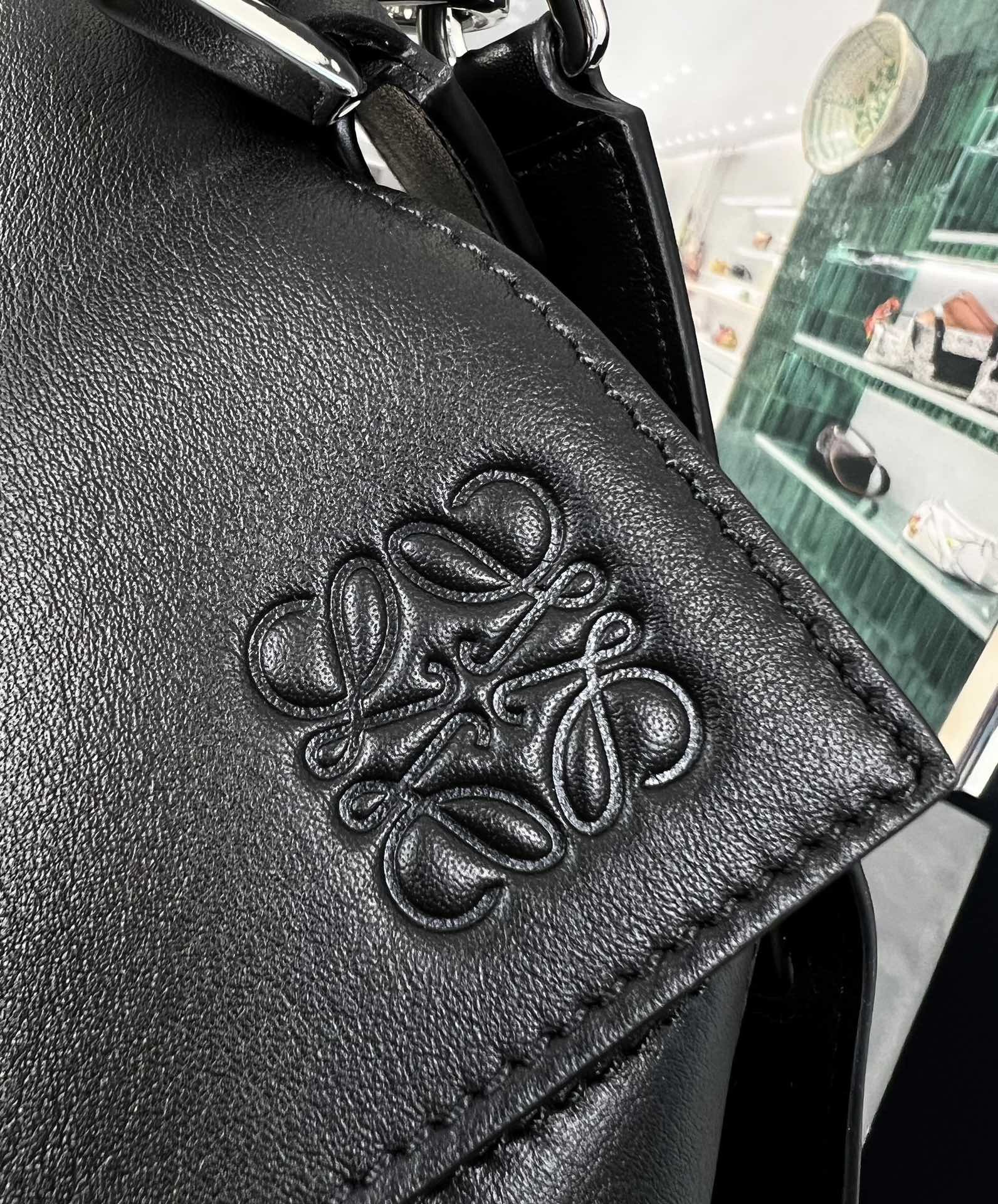 Loewe Classic Puzzle Medium Handbag - Image 9