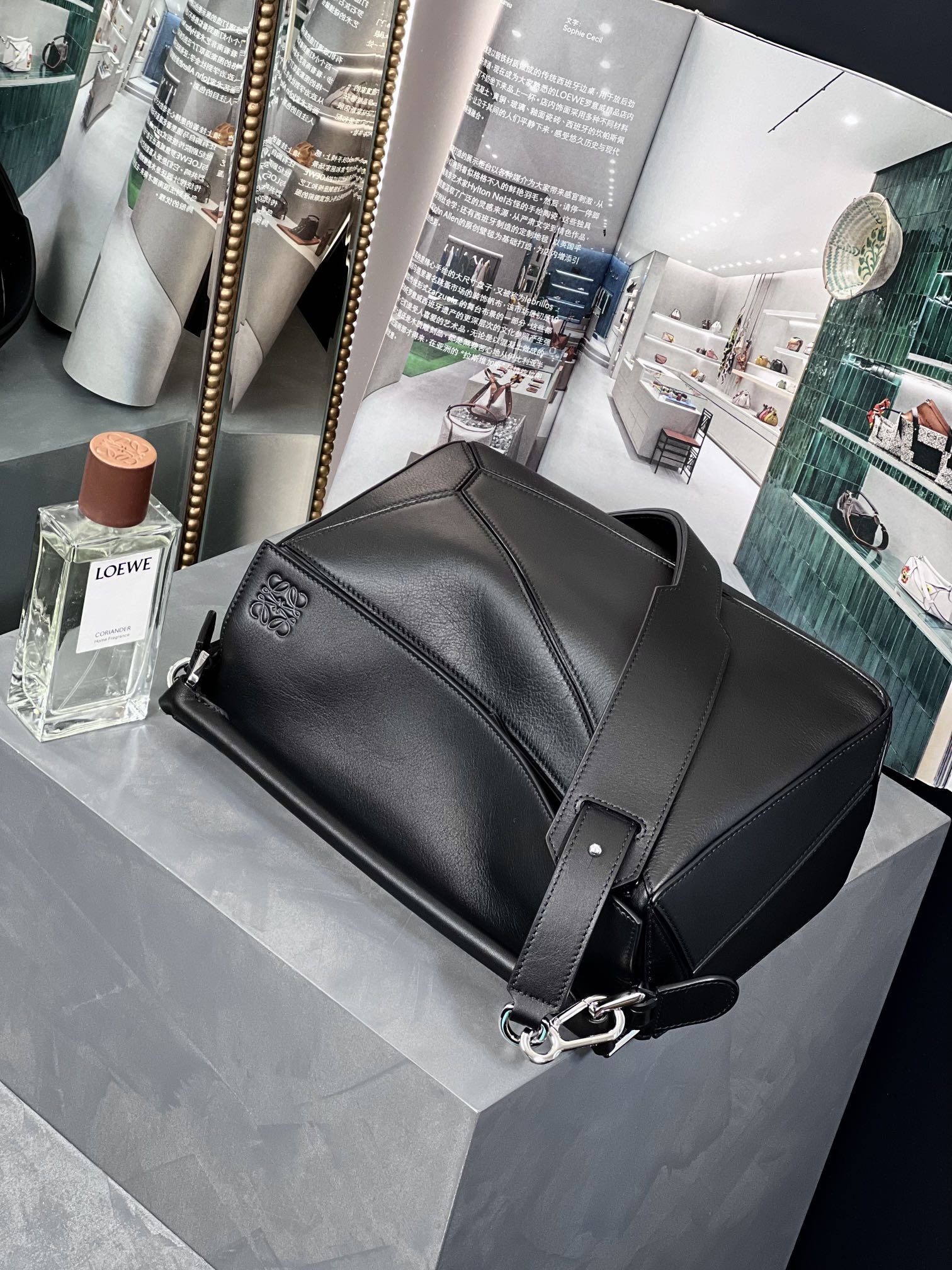 Loewe Classic Puzzle Medium Handbag - Image 3