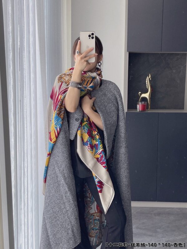 Hermes Twelve Leopards Scarf 140x140cm 70% Cashmere 30% Silk