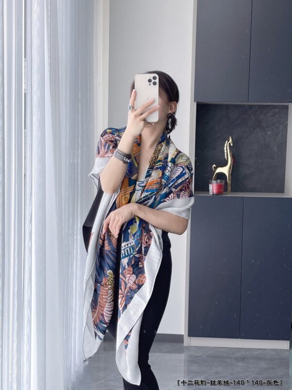 Hermes Twelve Leopards Scarf 140x140cm 70% Cashmere 30% Silk