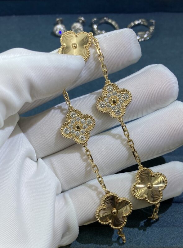 Van Cleef & Arpel Four-leaf Clover Bracelet with Five-Flower Laser and Diamonds, Yellow Gold