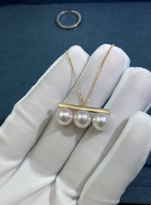Pearl necklace, yellow gold