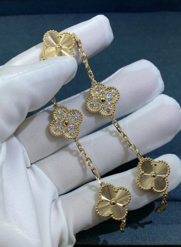 VCA Diamond Laser Clover Bracelet, Yellow Gold