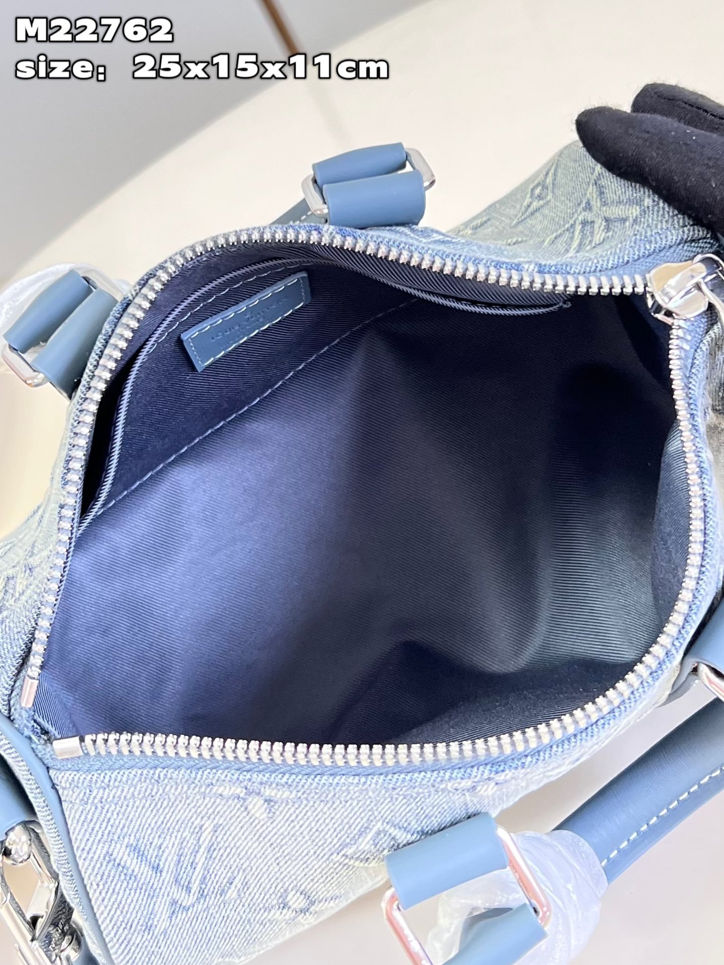 Louis Vuitton Keepall Bandoulière 25 Handbag - Image 2