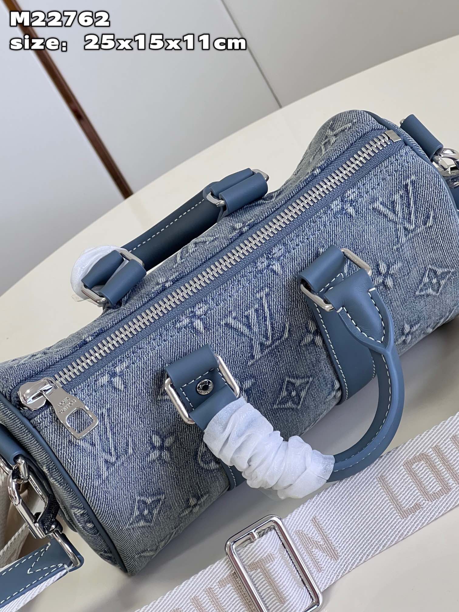 Louis Vuitton Keepall Bandoulière 25 Handbag - Image 8