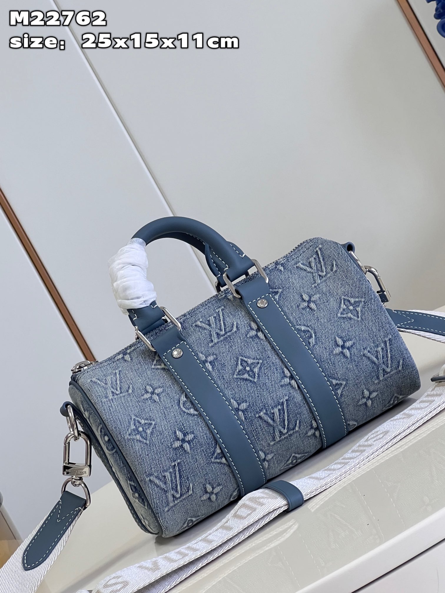 Louis Vuitton Keepall Bandoulière 25 Handbag - Image 3