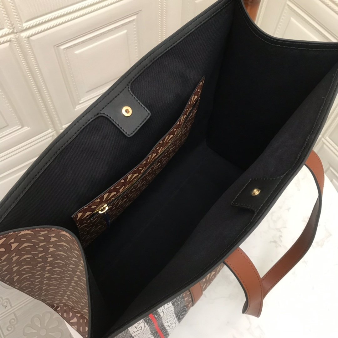 Burberry Tote Bag - Image 3