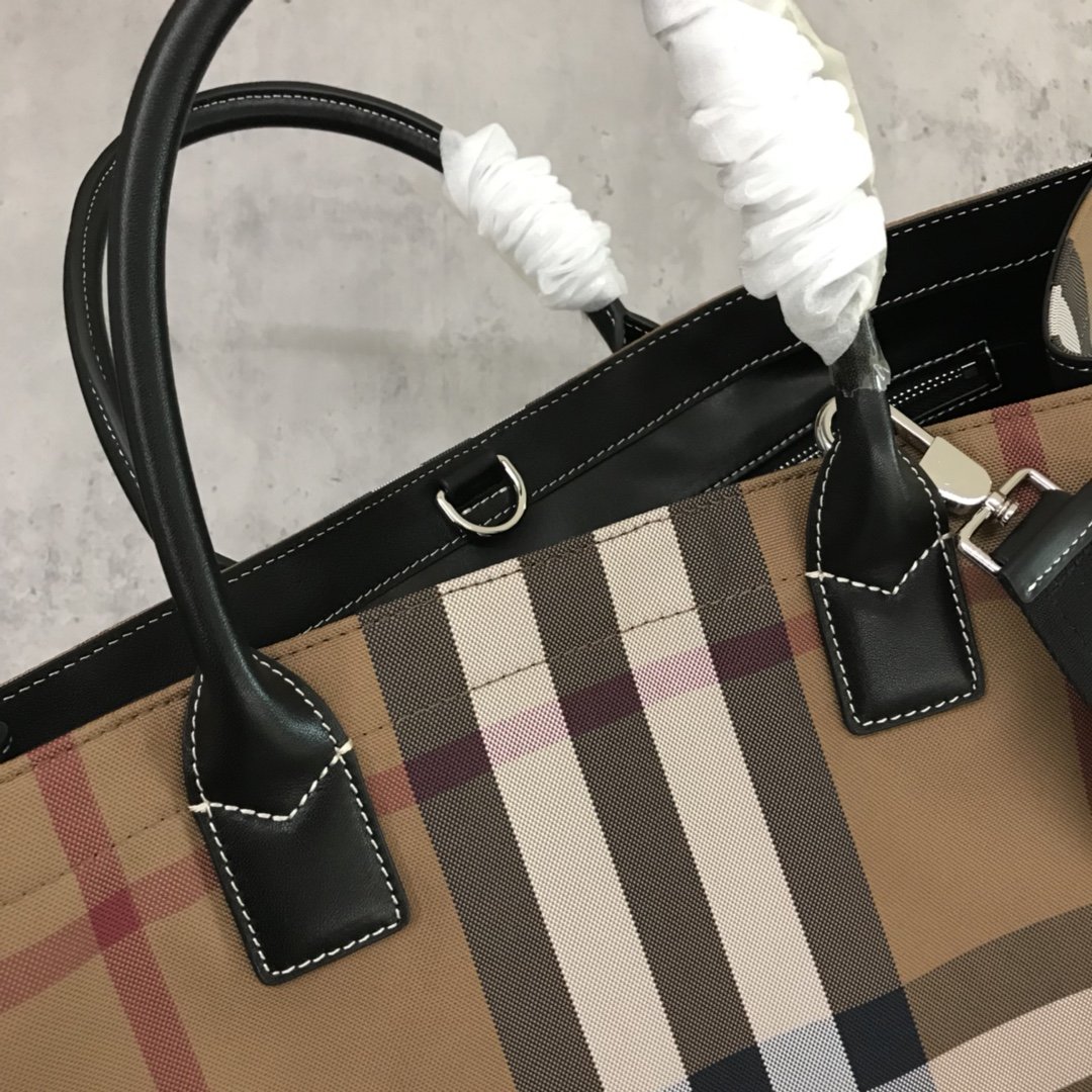 Burberry The Belt Tote Bag - Image 7