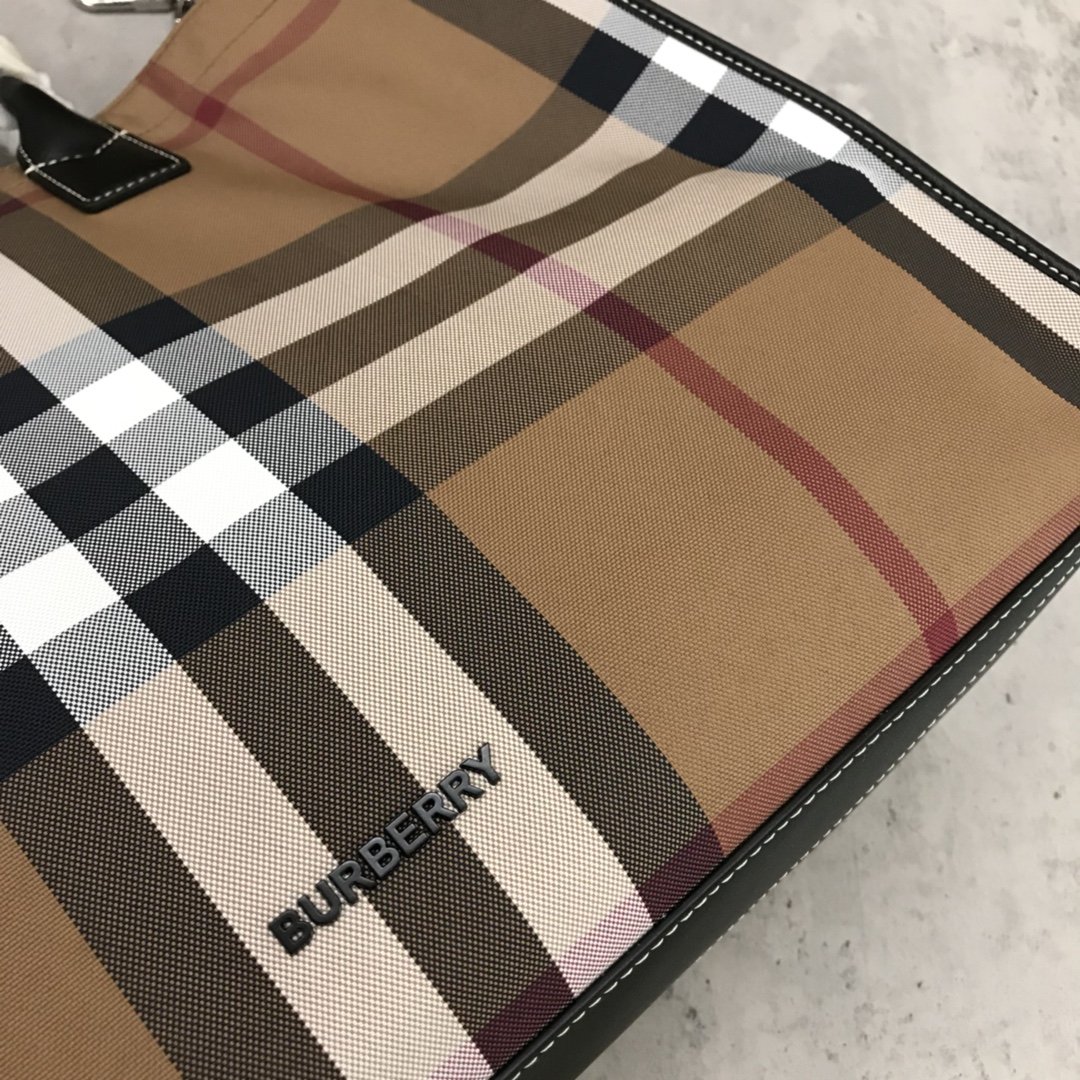 Burberry The Belt Tote Bag - Image 6